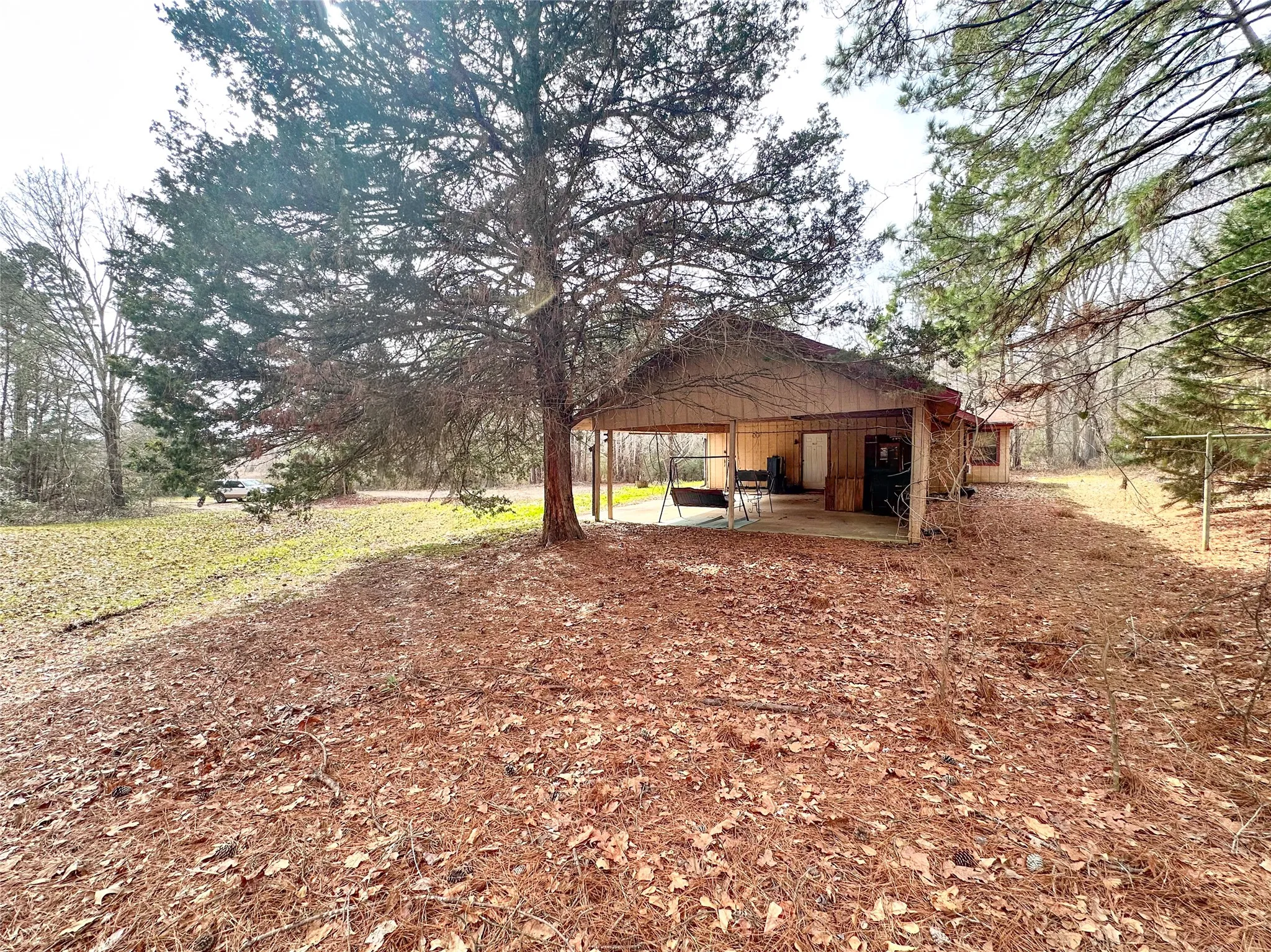 Single Family Residence For Sale in Henderson County , 22847 FM 2215, Frankston, Texas 75763, 2 Bedroom, 2 Bathroom, Garage spaces, 1,566 Sqft, built in 1973, mls#21197994, Real Estate Agent in Frankston, Homes For Sale in Henderson county, Homes For Sale in Frankston, Realtor in Frankston Texas, Real Estate Brokerage Independent Realty Texas, Luminita Cordes Realtor