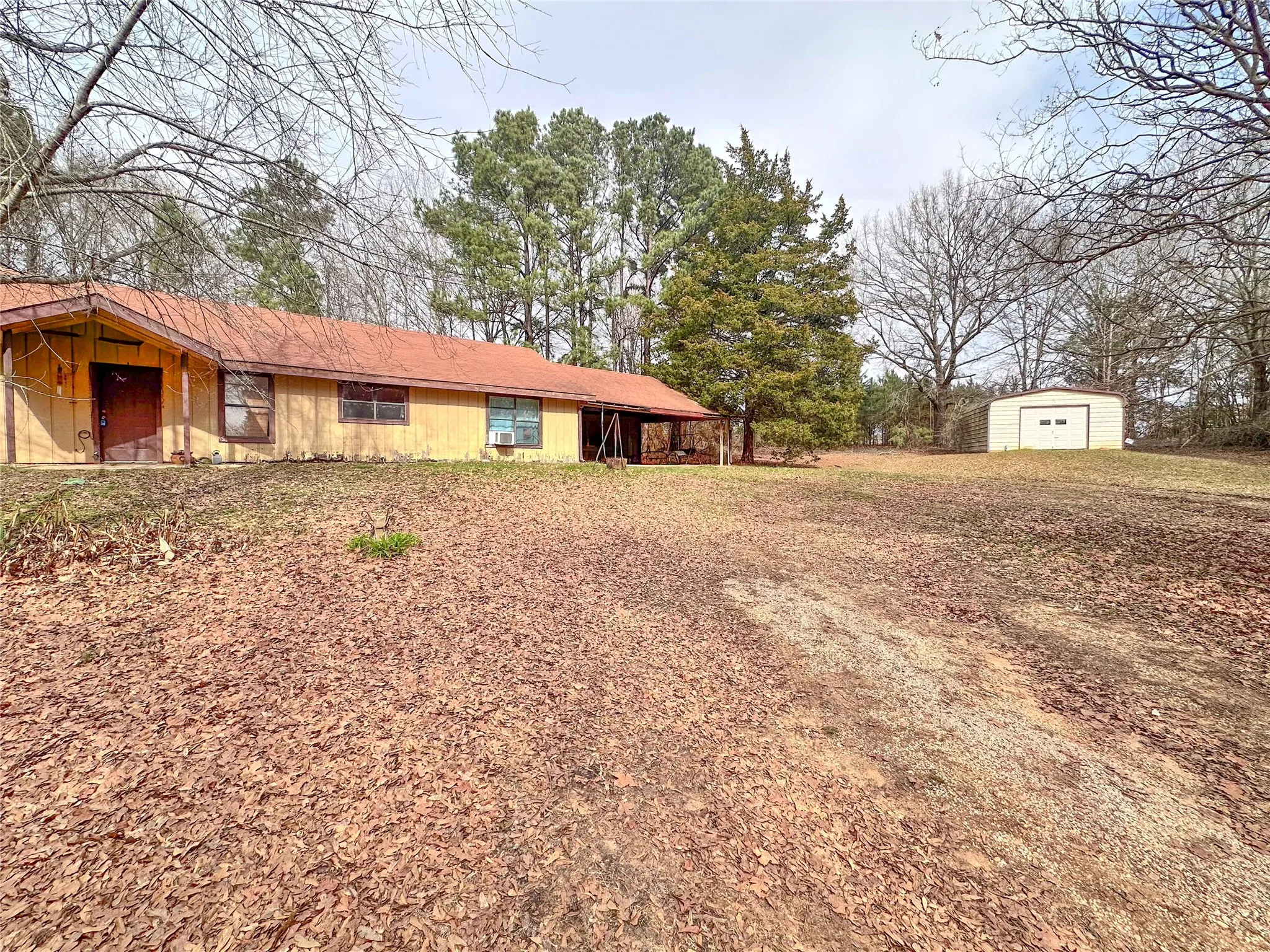 Single Family Residence For Sale in Henderson County , 22847 FM 2215, Frankston, Texas 75763, 2 Bedroom, 2 Bathroom, Garage spaces, 1,566 Sqft, built in 1973, mls#21197994, Real Estate Agent in Frankston, Homes For Sale in Henderson county, Homes For Sale in Frankston, Realtor in Frankston Texas, Real Estate Brokerage Independent Realty Texas, Luminita Cordes Realtor