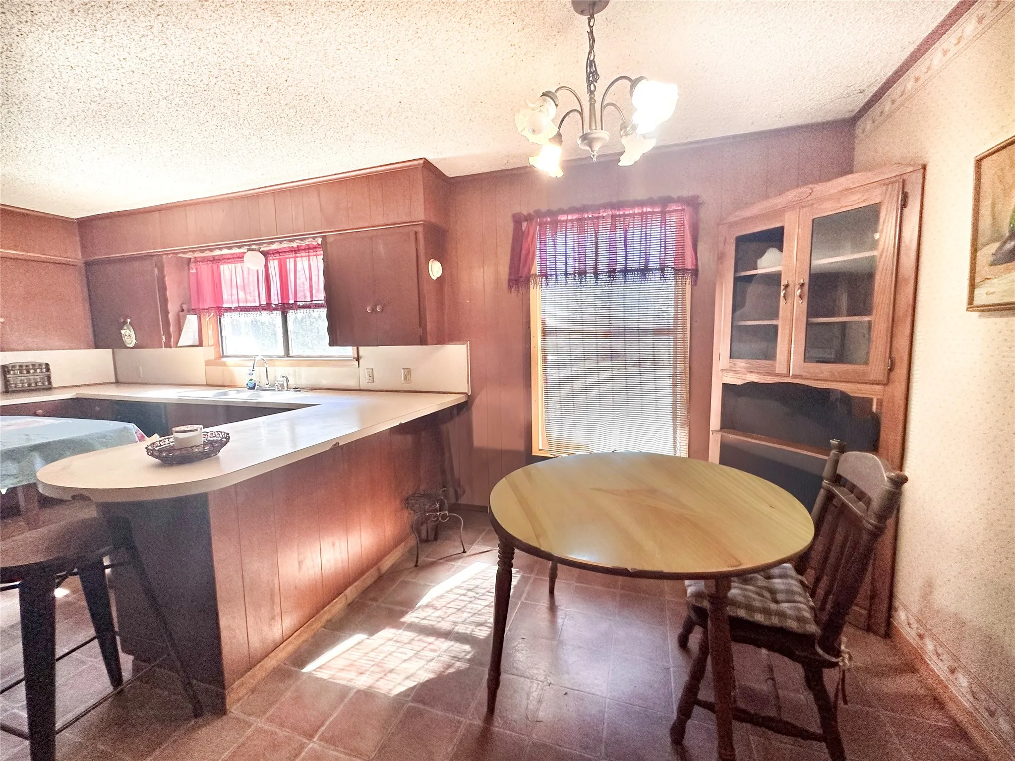 Single Family Residence For Sale in Henderson County , 22847 FM 2215, Frankston, Texas 75763, 2 Bedroom, 2 Bathroom, Garage spaces, 1,566 Sqft, built in 1973, mls#21197994, Real Estate Agent in Frankston, Homes For Sale in Henderson county, Homes For Sale in Frankston, Realtor in Frankston Texas, Real Estate Brokerage Independent Realty Texas, Luminita Cordes Realtor