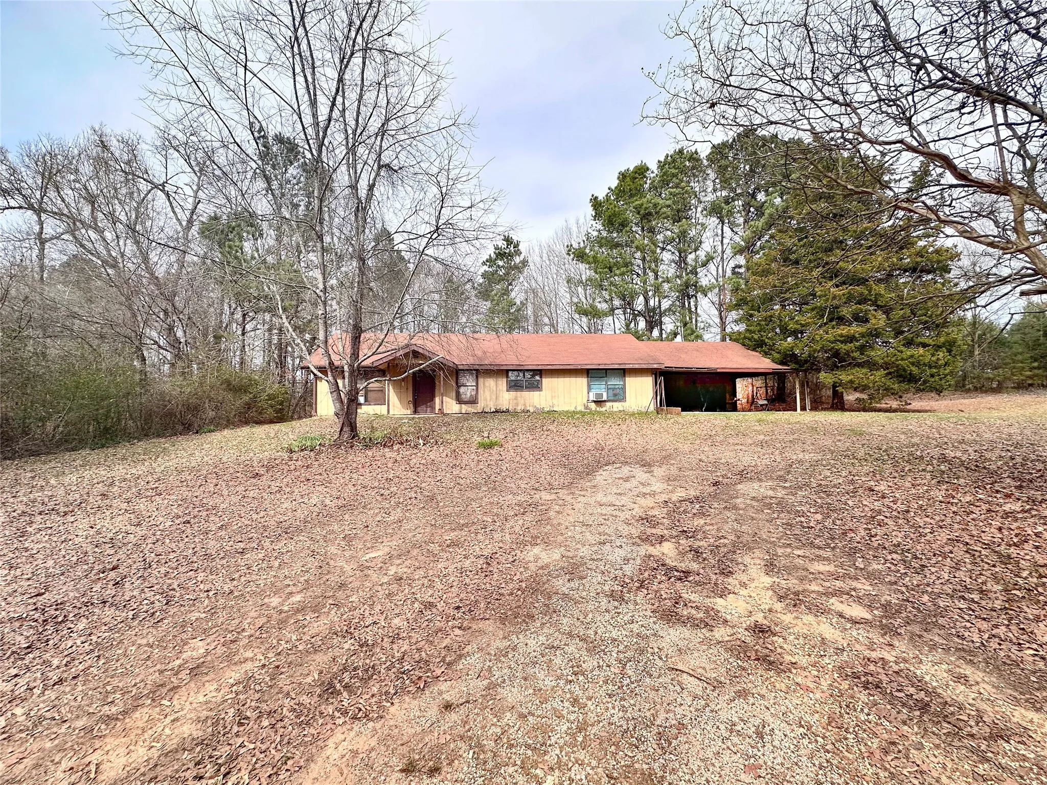 Single Family Residence For Sale in Henderson County , 22847 FM 2215, Frankston, Texas 75763, 2 Bedroom, 2 Bathroom, Garage spaces, 1,566 Sqft, built in 1973, mls#21197994, Real Estate Agent in Frankston, Homes For Sale in Henderson county, Homes For Sale in Frankston, Realtor in Frankston Texas, Real Estate Brokerage Independent Realty Texas, Luminita Cordes Realtor