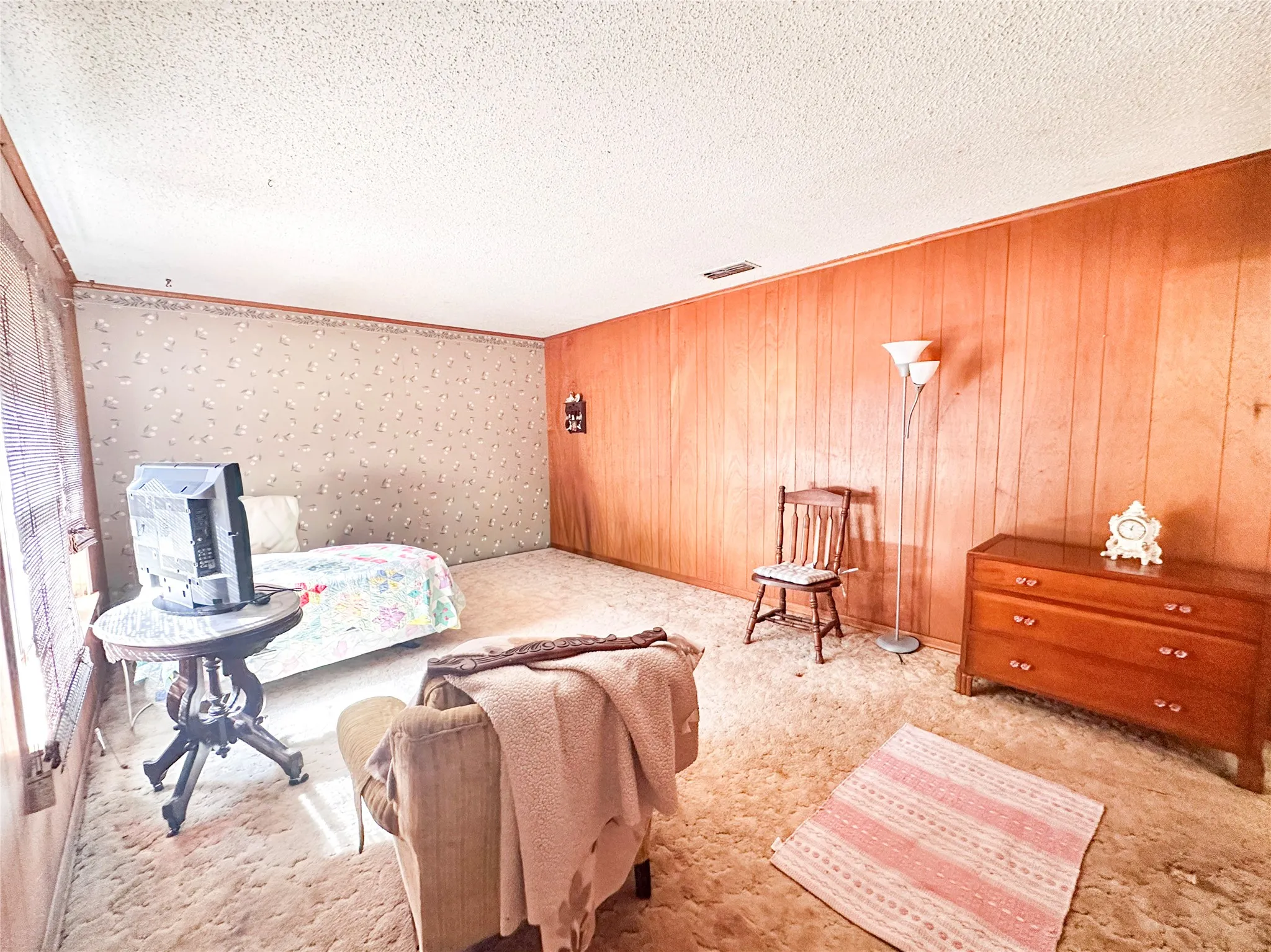Single Family Residence For Sale in Henderson County , 22847 FM 2215, Frankston, Texas 75763, 2 Bedroom, 2 Bathroom, Garage spaces, 1,566 Sqft, built in 1973, mls#21197994, Real Estate Agent in Frankston, Homes For Sale in Henderson county, Homes For Sale in Frankston, Realtor in Frankston Texas, Real Estate Brokerage Independent Realty Texas, Luminita Cordes Realtor