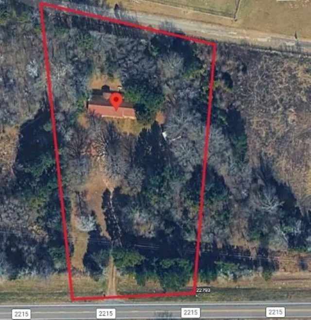 Single Family Residence For Sale in Henderson County , 22847 FM 2215, Frankston, Texas 75763, 2 Bedroom, 2 Bathroom, Garage spaces, 1,566 Sqft, built in 1973, mls#21197994, Real Estate Agent in Frankston, Homes For Sale in Henderson county, Homes For Sale in Frankston, Realtor in Frankston Texas, Real Estate Brokerage Independent Realty Texas, Luminita Cordes Realtor
