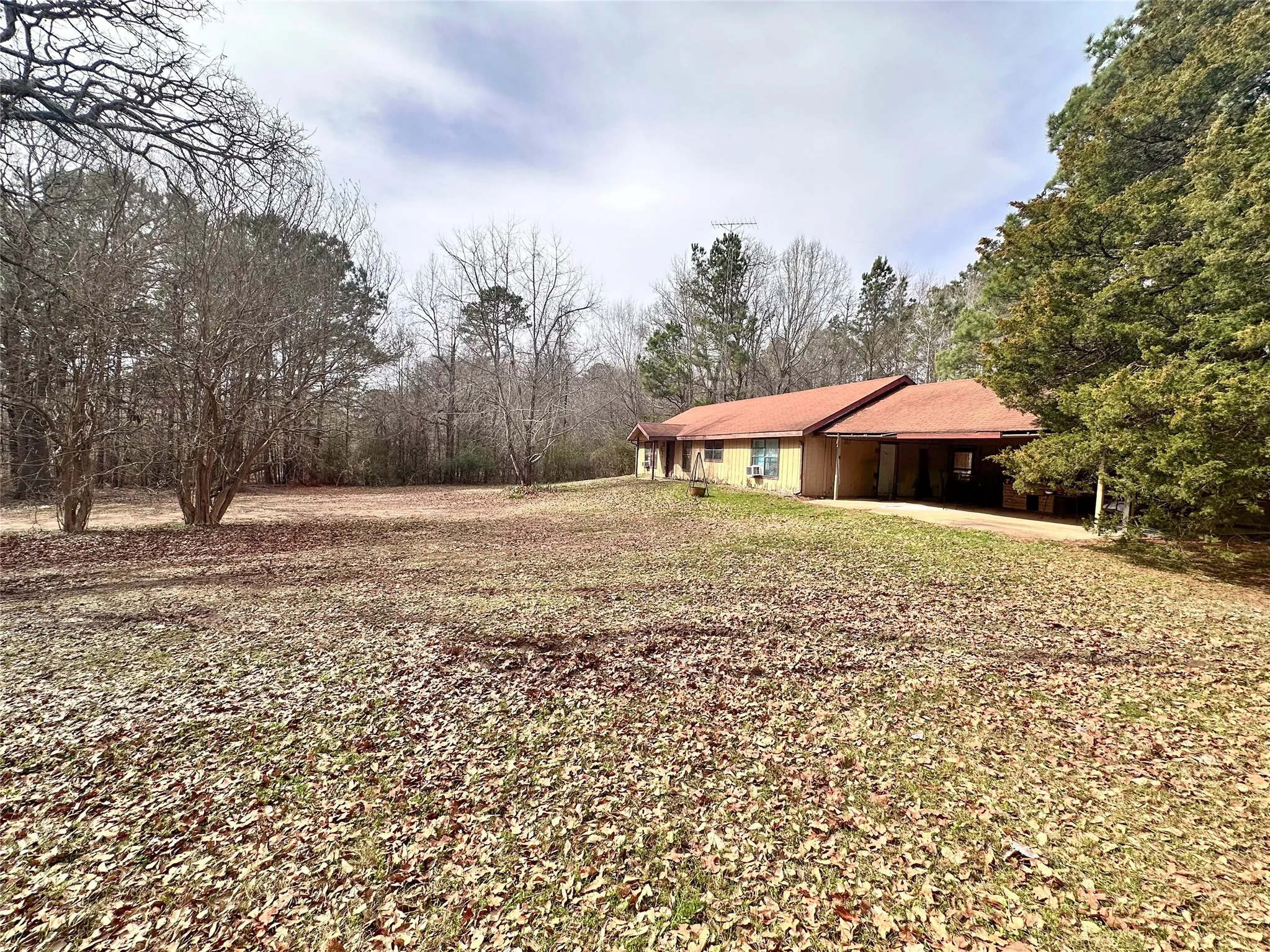 Single Family Residence For Sale in Henderson County , 22847 FM 2215, Frankston, Texas 75763, 2 Bedroom, 2 Bathroom, Garage spaces, 1,566 Sqft, built in 1973, mls#21197994, Real Estate Agent in Frankston, Homes For Sale in Henderson county, Homes For Sale in Frankston, Realtor in Frankston Texas, Real Estate Brokerage Independent Realty Texas, Luminita Cordes Realtor