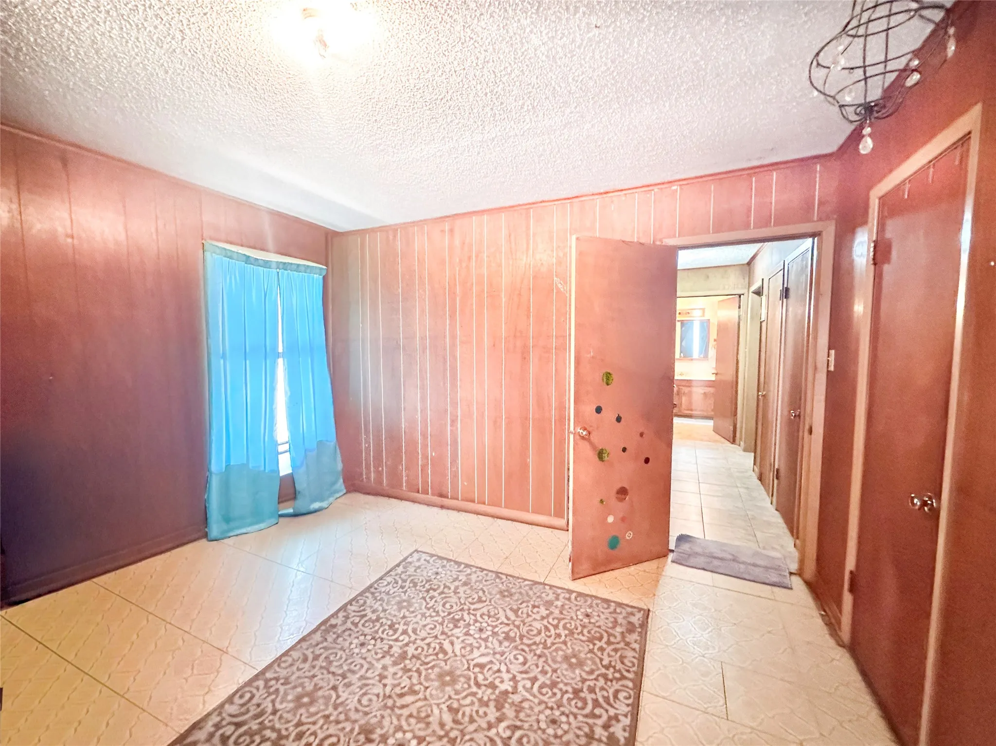 Single Family Residence For Sale in Henderson County , 22847 FM 2215, Frankston, Texas 75763, 2 Bedroom, 2 Bathroom, Garage spaces, 1,566 Sqft, built in 1973, mls#21197994, Real Estate Agent in Frankston, Homes For Sale in Henderson county, Homes For Sale in Frankston, Realtor in Frankston Texas, Real Estate Brokerage Independent Realty Texas, Luminita Cordes Realtor