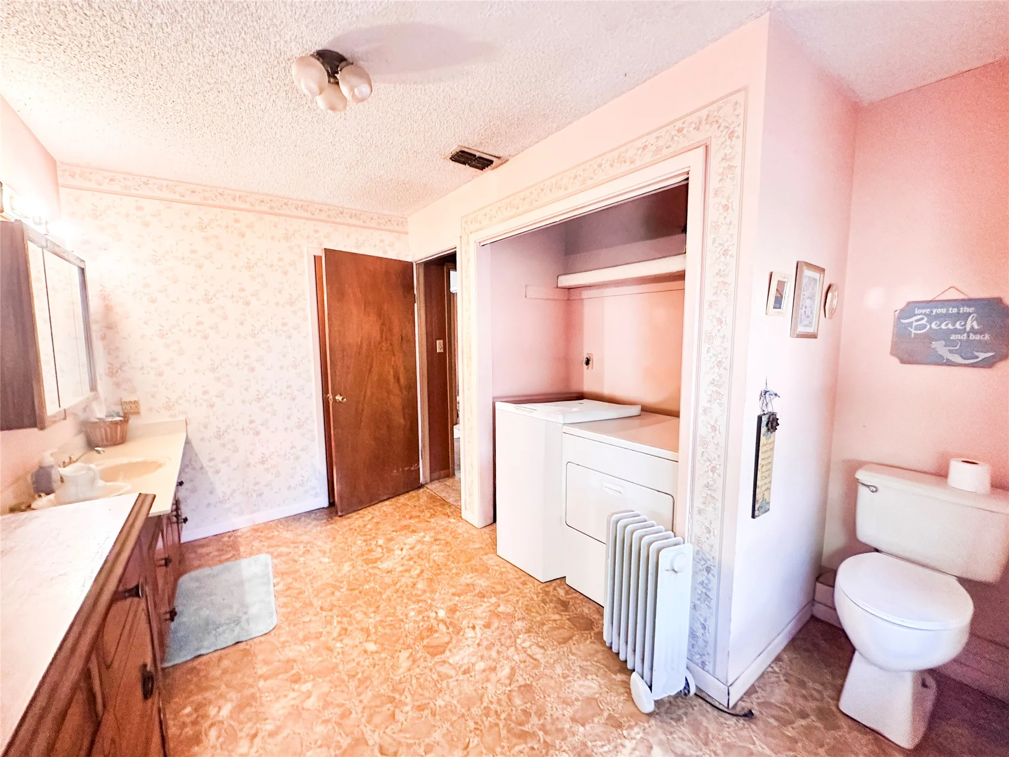 Single Family Residence For Sale in Henderson County , 22847 FM 2215, Frankston, Texas 75763, 2 Bedroom, 2 Bathroom, Garage spaces, 1,566 Sqft, built in 1973, mls#21197994, Real Estate Agent in Frankston, Homes For Sale in Henderson county, Homes For Sale in Frankston, Realtor in Frankston Texas, Real Estate Brokerage Independent Realty Texas, Luminita Cordes Realtor