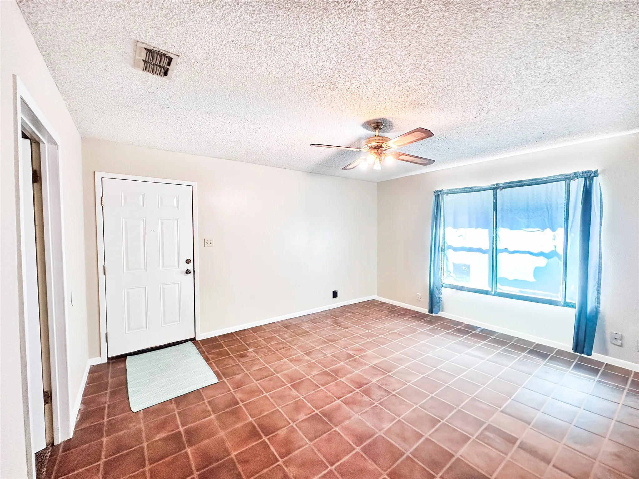 Single Family Residence For Sale in Henderson County , 22847 FM 2215, Frankston, Texas 75763, 2 Bedroom, 2 Bathroom, Garage spaces, 1,566 Sqft, built in 1973, mls#21197994, Real Estate Agent in Frankston, Homes For Sale in Henderson county, Homes For Sale in Frankston, Realtor in Frankston Texas, Real Estate Brokerage Independent Realty Texas, Luminita Cordes Realtor