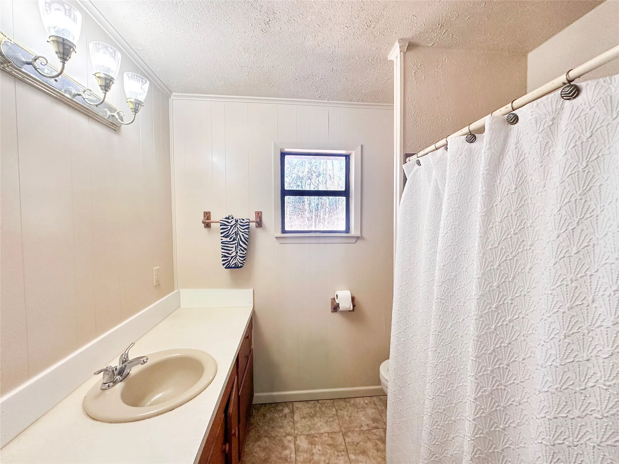 Single Family Residence For Sale in Henderson County , 22847 FM 2215, Frankston, Texas 75763, 2 Bedroom, 2 Bathroom, Garage spaces, 1,566 Sqft, built in 1973, mls#21197994, Real Estate Agent in Frankston, Homes For Sale in Henderson county, Homes For Sale in Frankston, Realtor in Frankston Texas, Real Estate Brokerage Independent Realty Texas, Luminita Cordes Realtor