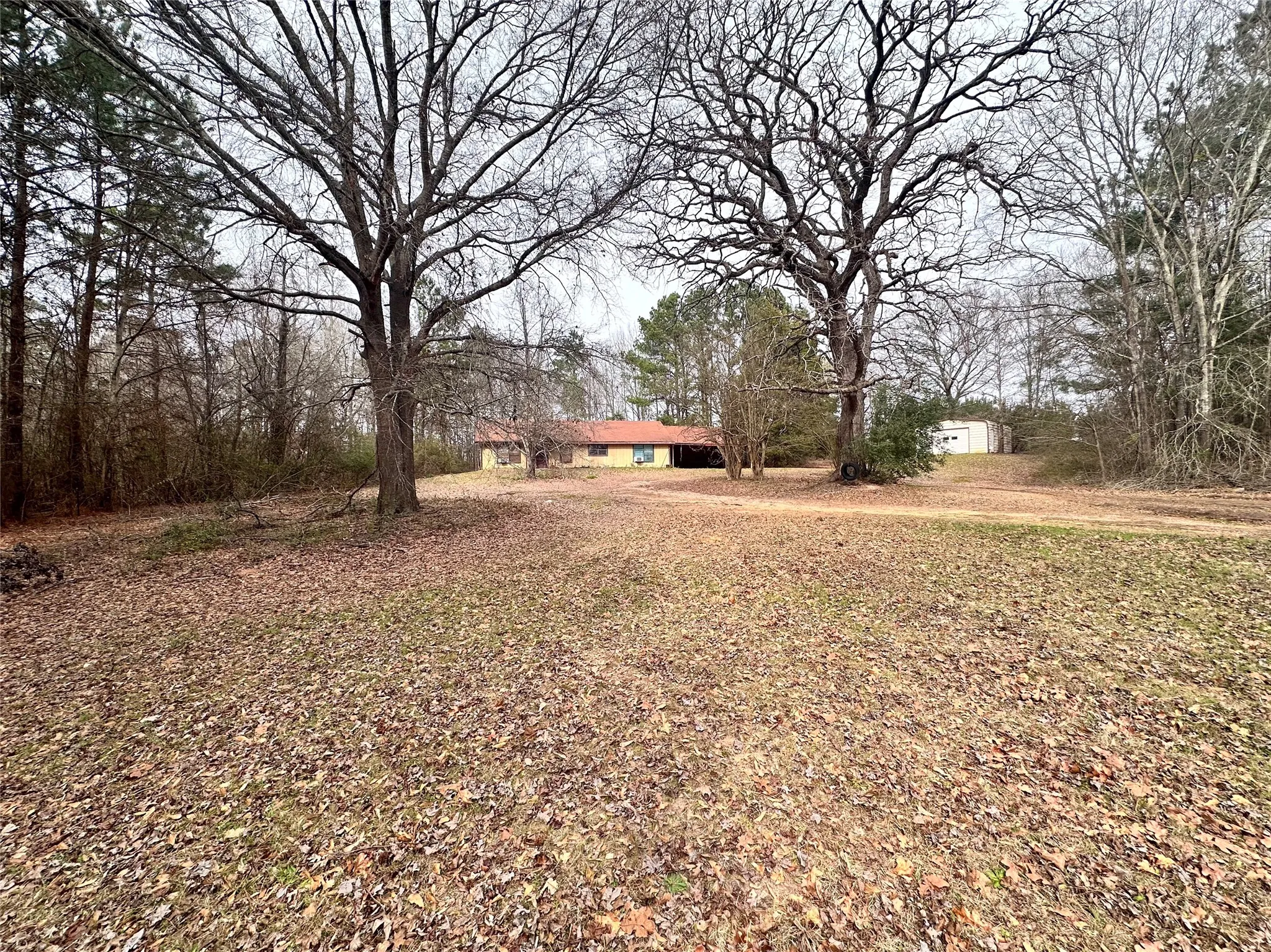 Single Family Residence For Sale in Henderson County , 22847 FM 2215, Frankston, Texas 75763, 2 Bedroom, 2 Bathroom, Garage spaces, 1,566 Sqft, built in 1973, mls#21197994, Real Estate Agent in Frankston, Homes For Sale in Henderson county, Homes For Sale in Frankston, Realtor in Frankston Texas, Real Estate Brokerage Independent Realty Texas, Luminita Cordes Realtor
