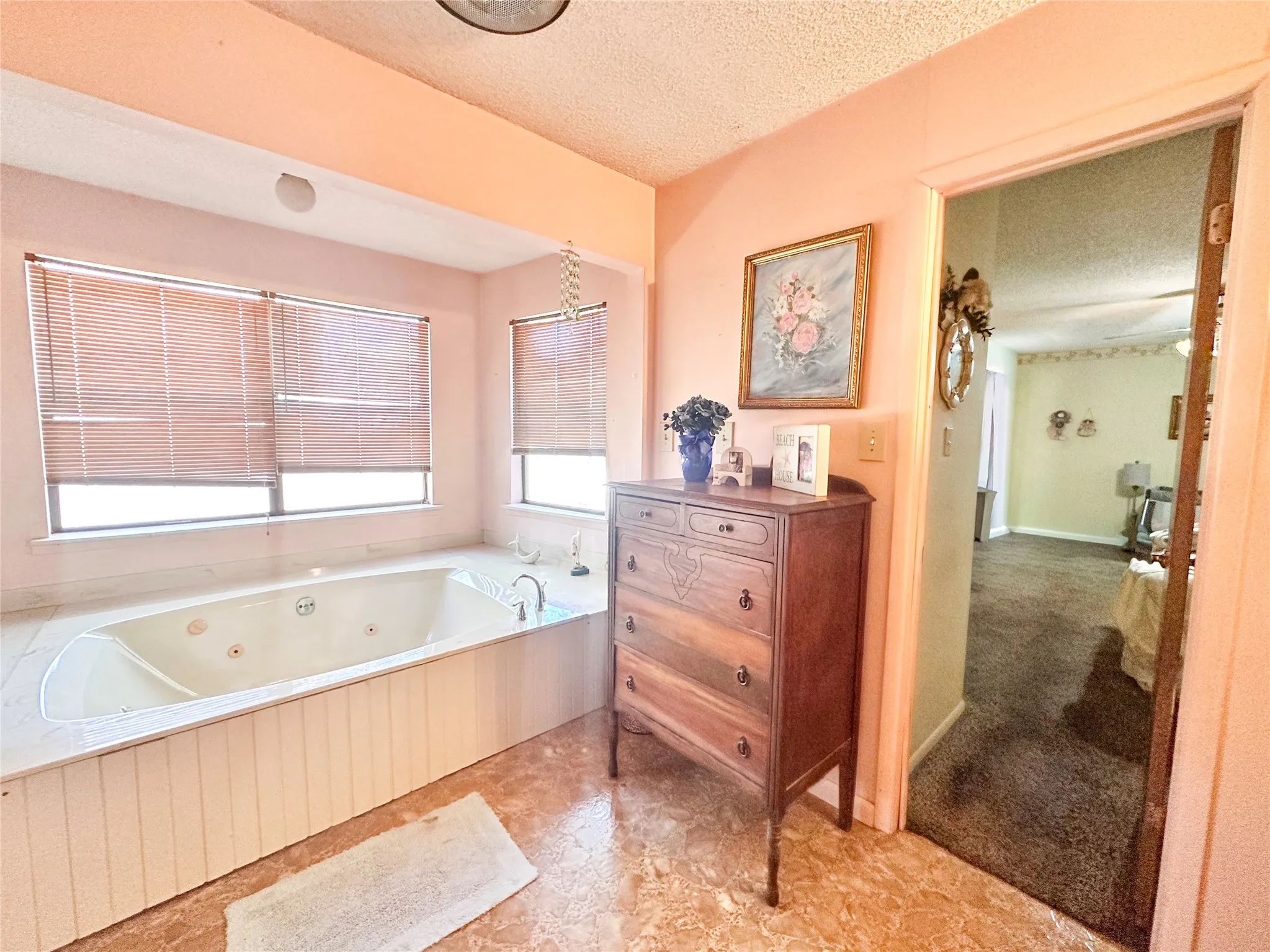 Single Family Residence For Sale in Henderson County , 22847 FM 2215, Frankston, Texas 75763, 2 Bedroom, 2 Bathroom, Garage spaces, 1,566 Sqft, built in 1973, mls#21197994, Real Estate Agent in Frankston, Homes For Sale in Henderson county, Homes For Sale in Frankston, Realtor in Frankston Texas, Real Estate Brokerage Independent Realty Texas, Luminita Cordes Realtor