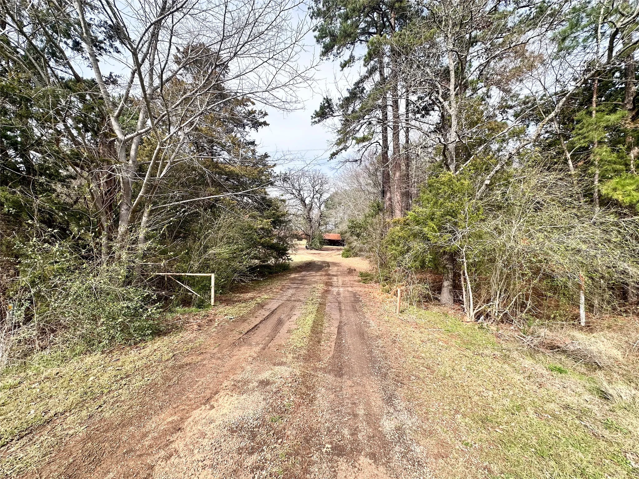 Single Family Residence For Sale in Henderson County , 22847 FM 2215, Frankston, Texas 75763, 2 Bedroom, 2 Bathroom, Garage spaces, 1,566 Sqft, built in 1973, mls#21197994, Real Estate Agent in Frankston, Homes For Sale in Henderson county, Homes For Sale in Frankston, Realtor in Frankston Texas, Real Estate Brokerage Independent Realty Texas, Luminita Cordes Realtor