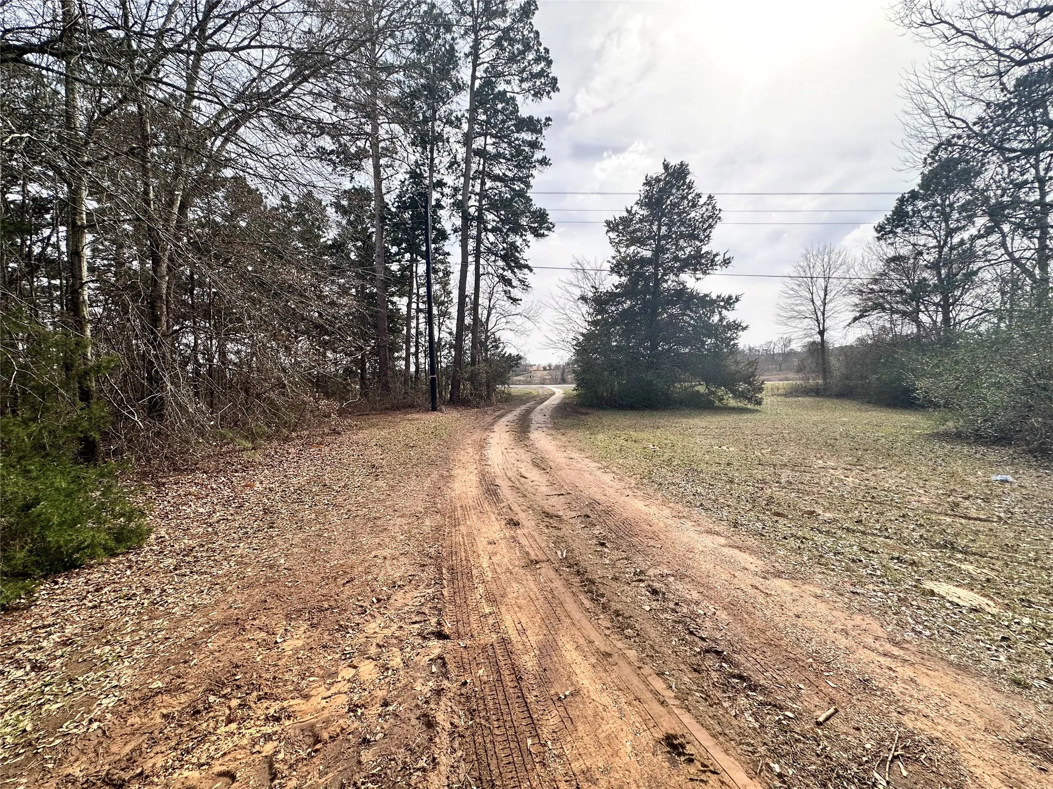 Single Family Residence For Sale in Henderson County , 22847 FM 2215, Frankston, Texas 75763, 2 Bedroom, 2 Bathroom, Garage spaces, 1,566 Sqft, built in 1973, mls#21197994, Real Estate Agent in Frankston, Homes For Sale in Henderson county, Homes For Sale in Frankston, Realtor in Frankston Texas, Real Estate Brokerage Independent Realty Texas, Luminita Cordes Realtor