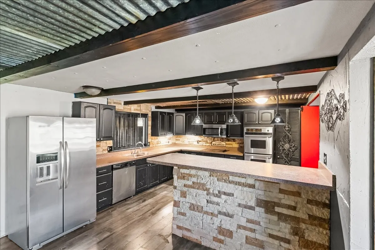 Mobile Home For Sale in Ellis County , 1021 Saralvo Road, Midlothian, Texas 76065, 3 Bedroom, 2 Bathroom, Garage spaces, 1,807 Sqft, built in 1982, mls#21195624, Real Estate Agent in Midlothian, Homes For Sale in Ellis county, Homes For Sale in Midlothian, Realtor in Midlothian Texas, Real Estate Brokerage Independent Realty Texas, Luminita Cordes Realtor