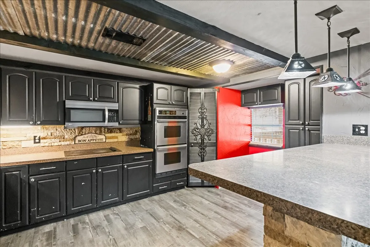 Mobile Home For Sale in Ellis County , 1021 Saralvo Road, Midlothian, Texas 76065, 3 Bedroom, 2 Bathroom, Garage spaces, 1,807 Sqft, built in 1982, mls#21195624, Real Estate Agent in Midlothian, Homes For Sale in Ellis county, Homes For Sale in Midlothian, Realtor in Midlothian Texas, Real Estate Brokerage Independent Realty Texas, Luminita Cordes Realtor