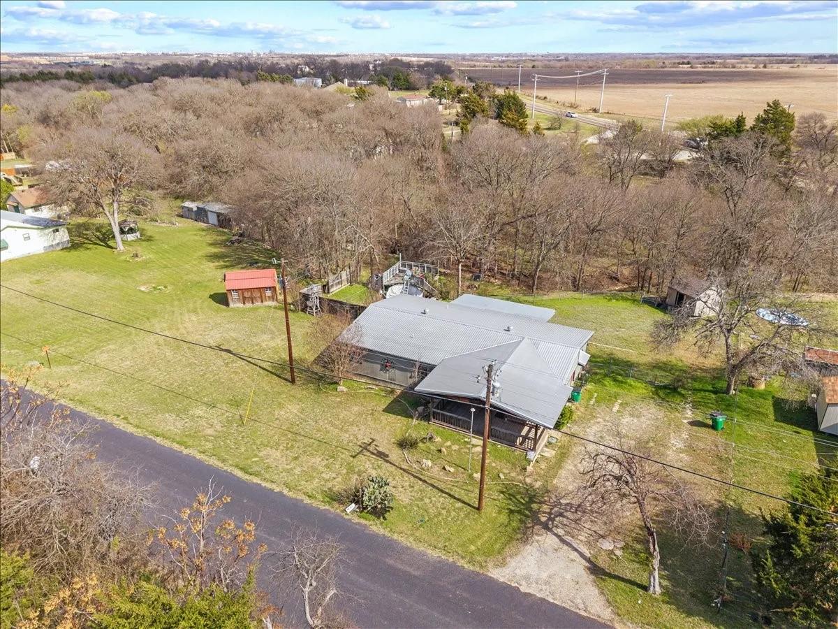 Mobile Home For Sale in Ellis County , 1021 Saralvo Road, Midlothian, Texas 76065, 3 Bedroom, 2 Bathroom, Garage spaces, 1,807 Sqft, built in 1982, mls#21195624, Real Estate Agent in Midlothian, Homes For Sale in Ellis county, Homes For Sale in Midlothian, Realtor in Midlothian Texas, Real Estate Brokerage Independent Realty Texas, Luminita Cordes Realtor