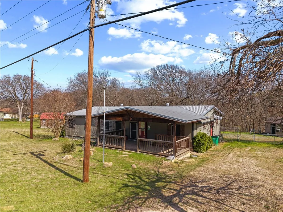 Mobile Home For Sale in Ellis County , 1021 Saralvo Road, Midlothian, Texas 76065, 3 Bedroom, 2 Bathroom, Garage spaces, 1,807 Sqft, built in 1982, mls#21195624, Real Estate Agent in Midlothian, Homes For Sale in Ellis county, Homes For Sale in Midlothian, Realtor in Midlothian Texas, Real Estate Brokerage Independent Realty Texas, Luminita Cordes Realtor