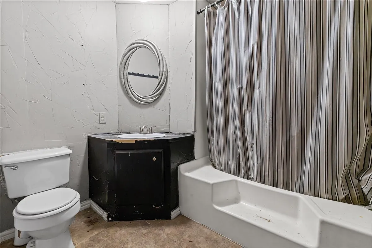 Mobile Home For Sale in Ellis County , 1021 Saralvo Road, Midlothian, Texas 76065, 3 Bedroom, 2 Bathroom, Garage spaces, 1,807 Sqft, built in 1982, mls#21195624, Real Estate Agent in Midlothian, Homes For Sale in Ellis county, Homes For Sale in Midlothian, Realtor in Midlothian Texas, Real Estate Brokerage Independent Realty Texas, Luminita Cordes Realtor