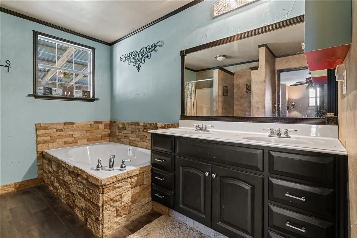 Mobile Home For Sale in Ellis County , 1021 Saralvo Road, Midlothian, Texas 76065, 3 Bedroom, 2 Bathroom, Garage spaces, 1,807 Sqft, built in 1982, mls#21195624, Real Estate Agent in Midlothian, Homes For Sale in Ellis county, Homes For Sale in Midlothian, Realtor in Midlothian Texas, Real Estate Brokerage Independent Realty Texas, Luminita Cordes Realtor