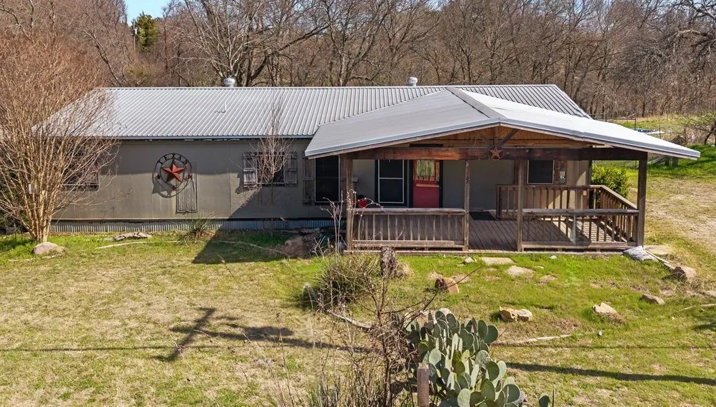 Mobile Home For Sale in Ellis County , 1021 Saralvo Road, Midlothian, Texas 76065, 3 Bedroom, 2 Bathroom, Garage spaces, 1,807 Sqft, built in 1982, mls#21195624, Real Estate Agent in Midlothian, Homes For Sale in Ellis county, Homes For Sale in Midlothian, Realtor in Midlothian Texas, Real Estate Brokerage Independent Realty Texas, Luminita Cordes Realtor