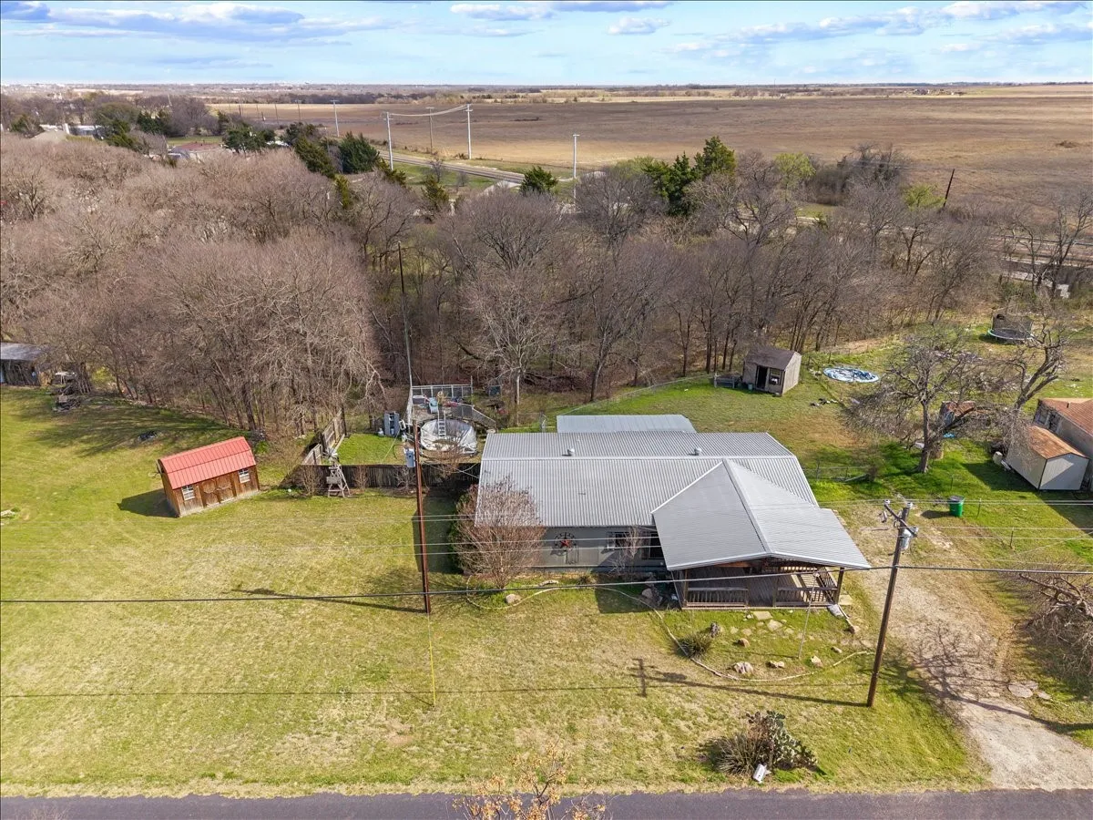 Mobile Home For Sale in Ellis County , 1021 Saralvo Road, Midlothian, Texas 76065, 3 Bedroom, 2 Bathroom, Garage spaces, 1,807 Sqft, built in 1982, mls#21195624, Real Estate Agent in Midlothian, Homes For Sale in Ellis county, Homes For Sale in Midlothian, Realtor in Midlothian Texas, Real Estate Brokerage Independent Realty Texas, Luminita Cordes Realtor