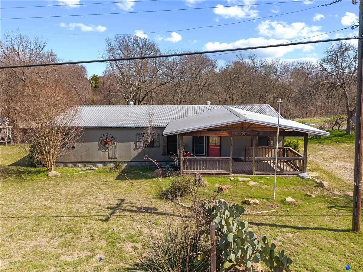 Mobile Home For Sale in Ellis County , 1021 Saralvo Road, Midlothian, Texas 76065, 3 Bedroom, 2 Bathroom, Garage spaces, 1,807 Sqft, built in 1982, mls#21195624, Real Estate Agent in Midlothian, Homes For Sale in Ellis county, Homes For Sale in Midlothian, Realtor in Midlothian Texas, Real Estate Brokerage Independent Realty Texas, Luminita Cordes Realtor