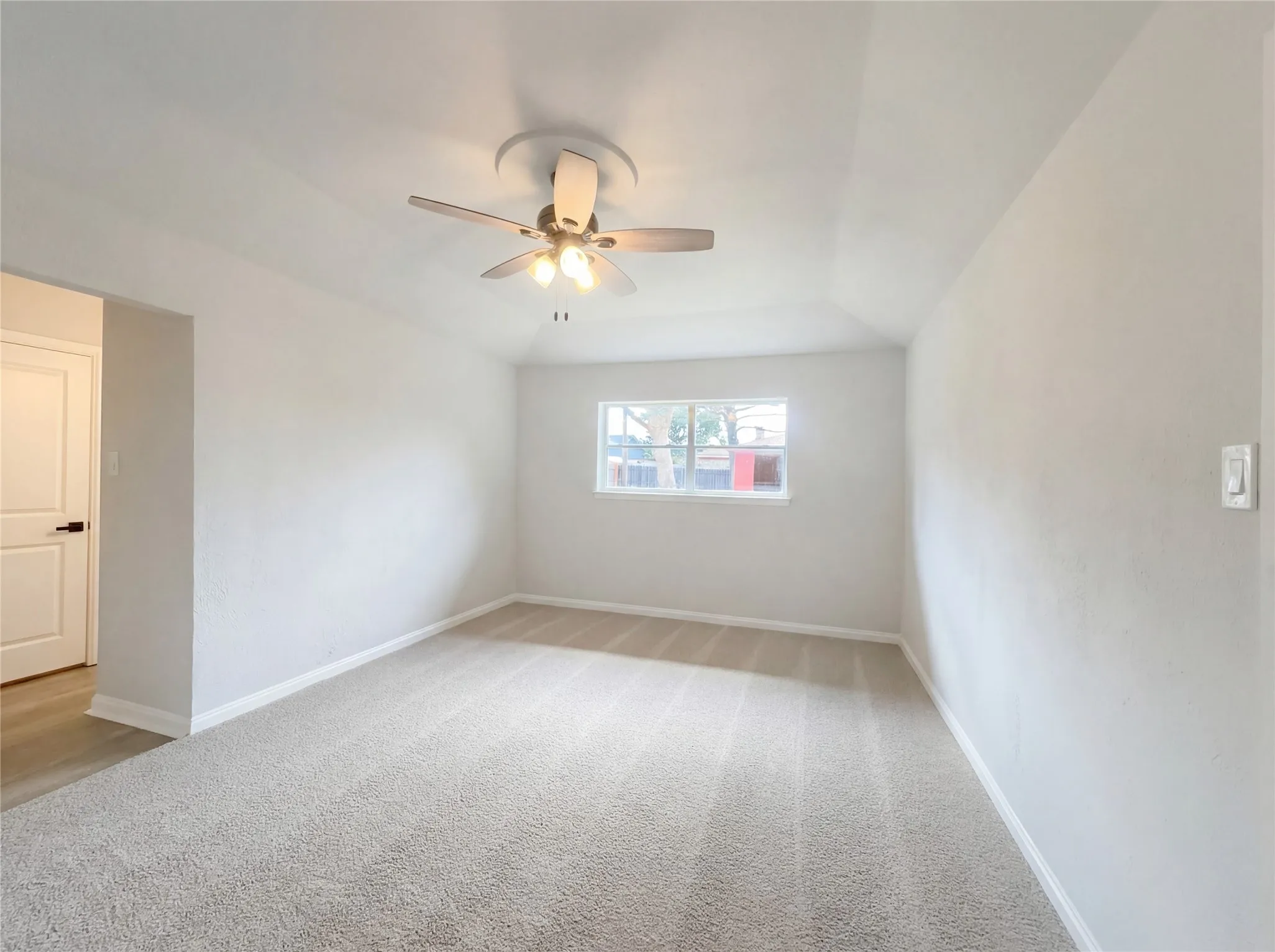 Single Family Residence For Sale in Tarrant County , 5310 Firewood Drive, Arlington, Texas 76016, 3 Bedroom, 2 Bathroom, 2 Garage spaces, 2,151 Sqft, built in 1974, Preowned, mls#21197784, Real Estate Agent in Arlington, Homes For Sale in Tarrant county, Homes For Sale in Arlington, Realtor in Arlington Texas, Real Estate Brokerage Independent Realty Texas, Luminita Cordes Realtor