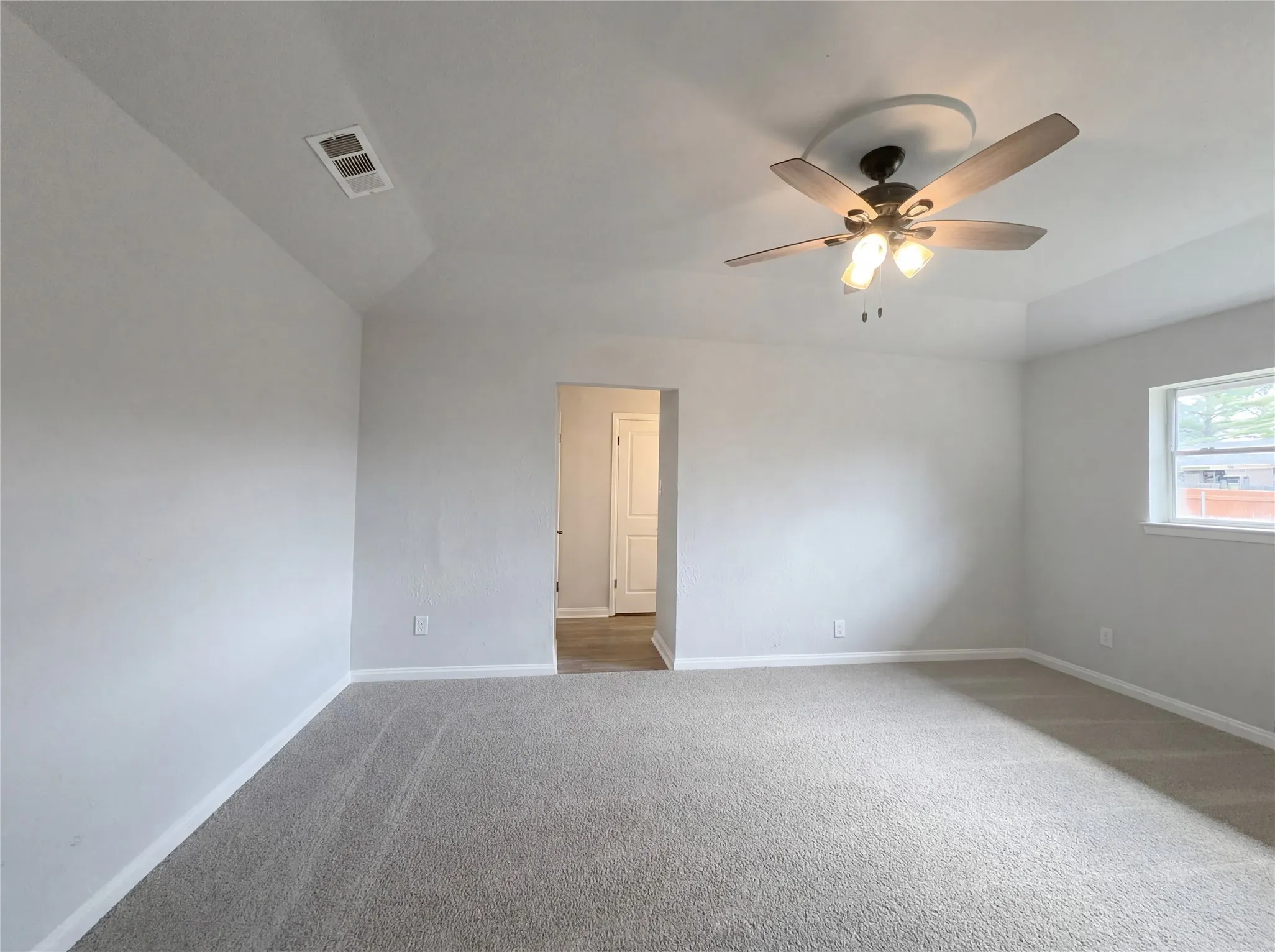 Single Family Residence For Sale in Tarrant County , 5310 Firewood Drive, Arlington, Texas 76016, 3 Bedroom, 2 Bathroom, 2 Garage spaces, 2,151 Sqft, built in 1974, Preowned, mls#21197784, Real Estate Agent in Arlington, Homes For Sale in Tarrant county, Homes For Sale in Arlington, Realtor in Arlington Texas, Real Estate Brokerage Independent Realty Texas, Luminita Cordes Realtor