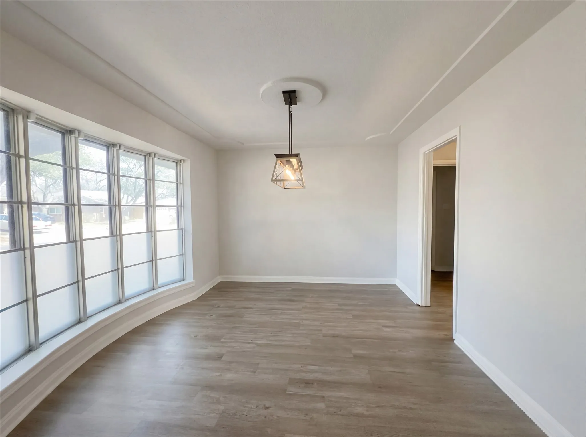 Single Family Residence For Sale in Tarrant County , 5310 Firewood Drive, Arlington, Texas 76016, 3 Bedroom, 2 Bathroom, 2 Garage spaces, 2,151 Sqft, built in 1974, Preowned, mls#21197784, Real Estate Agent in Arlington, Homes For Sale in Tarrant county, Homes For Sale in Arlington, Realtor in Arlington Texas, Real Estate Brokerage Independent Realty Texas, Luminita Cordes Realtor