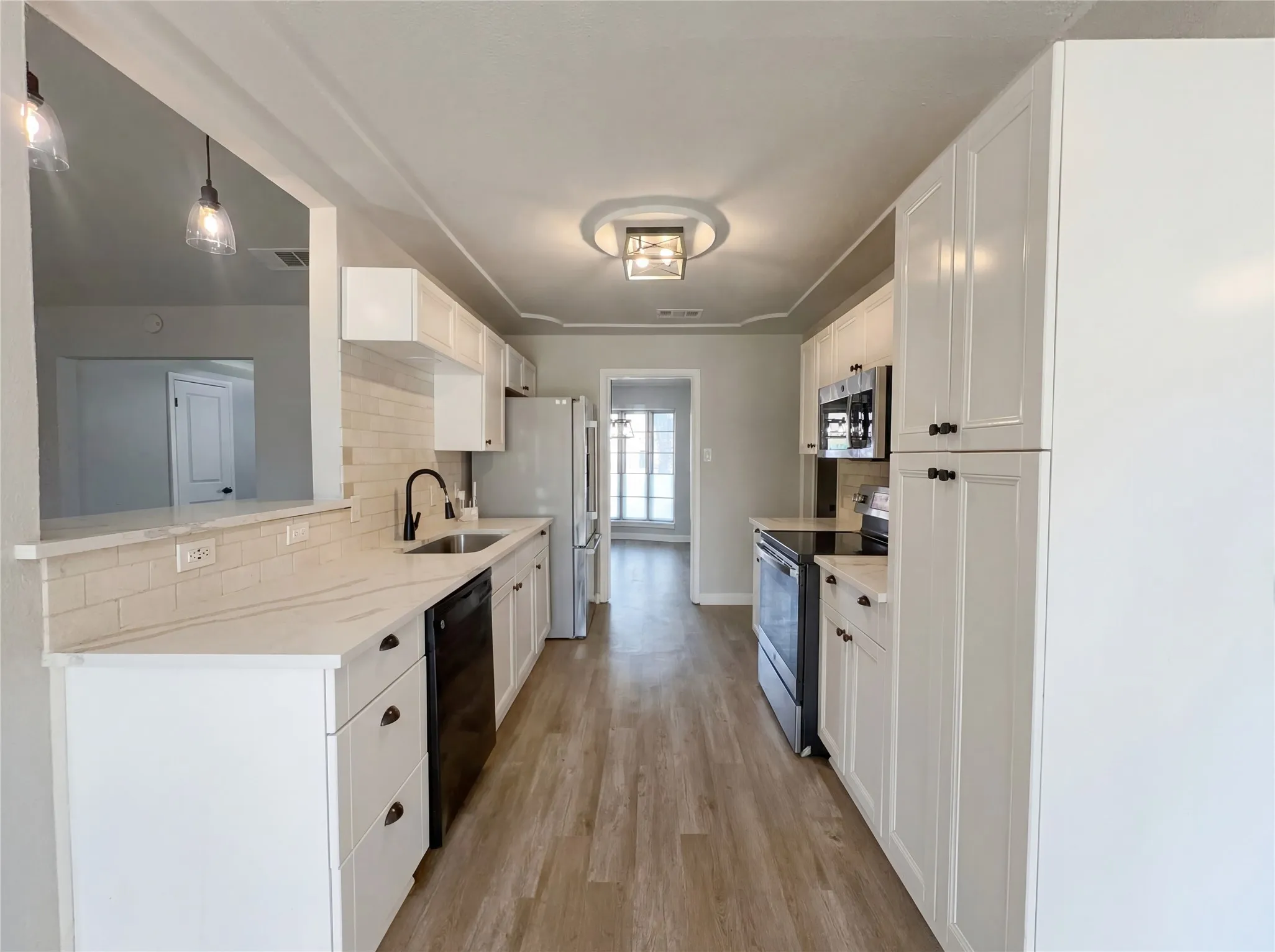 Single Family Residence For Sale in Tarrant County , 5310 Firewood Drive, Arlington, Texas 76016, 3 Bedroom, 2 Bathroom, 2 Garage spaces, 2,151 Sqft, built in 1974, Preowned, mls#21197784, Real Estate Agent in Arlington, Homes For Sale in Tarrant county, Homes For Sale in Arlington, Realtor in Arlington Texas, Real Estate Brokerage Independent Realty Texas, Luminita Cordes Realtor
