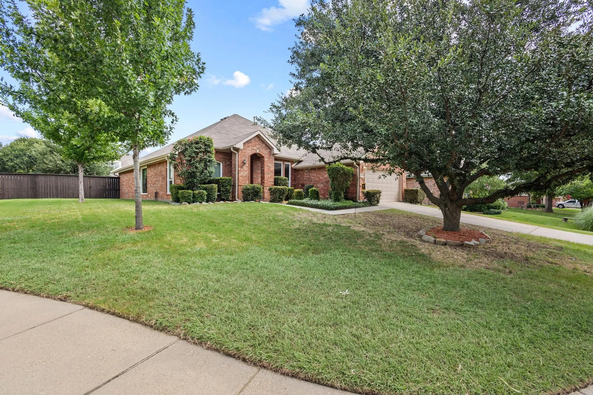 Home on Large Cul-de-sac lot