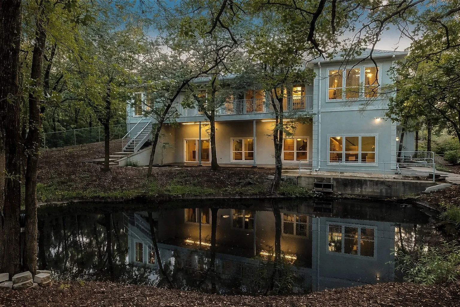 Single Family Residence For Sale in Tarrant County , 2109 Cooks Lane, Fort Worth, Texas 76120, 3 Bedroom, 3 Bathroom, 2 Garage spaces, 5,558 Sqft, built in 2005, Preowned, mls#21197944, Real Estate Agent in Fort Worth, Homes For Sale in Tarrant county, Homes For Sale in Fort Worth, Realtor in Fort Worth Texas, Real Estate Brokerage Independent Realty Texas, Luminita Cordes Realtor