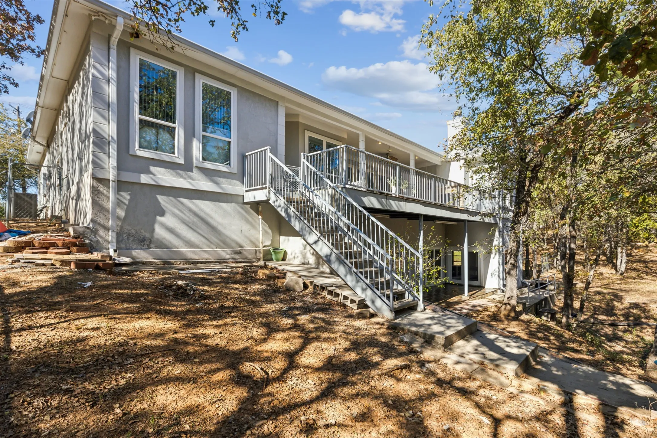 Single Family Residence For Sale in Tarrant County , 2109 Cooks Lane, Fort Worth, Texas 76120, 3 Bedroom, 3 Bathroom, 2 Garage spaces, 5,558 Sqft, built in 2005, Preowned, mls#21197944, Real Estate Agent in Fort Worth, Homes For Sale in Tarrant county, Homes For Sale in Fort Worth, Realtor in Fort Worth Texas, Real Estate Brokerage Independent Realty Texas, Luminita Cordes Realtor
