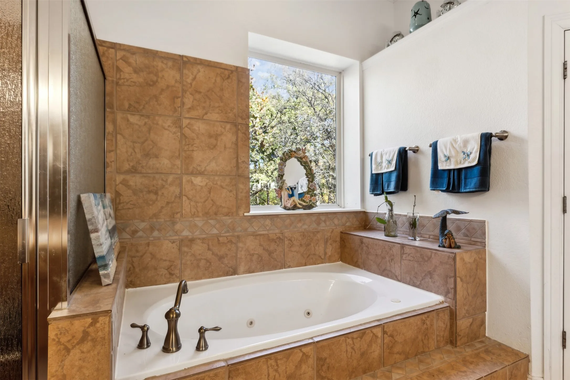 Single Family Residence For Sale in Tarrant County , 2109 Cooks Lane, Fort Worth, Texas 76120, 3 Bedroom, 3 Bathroom, 2 Garage spaces, 5,558 Sqft, built in 2005, Preowned, mls#21197944, Real Estate Agent in Fort Worth, Homes For Sale in Tarrant county, Homes For Sale in Fort Worth, Realtor in Fort Worth Texas, Real Estate Brokerage Independent Realty Texas, Luminita Cordes Realtor
