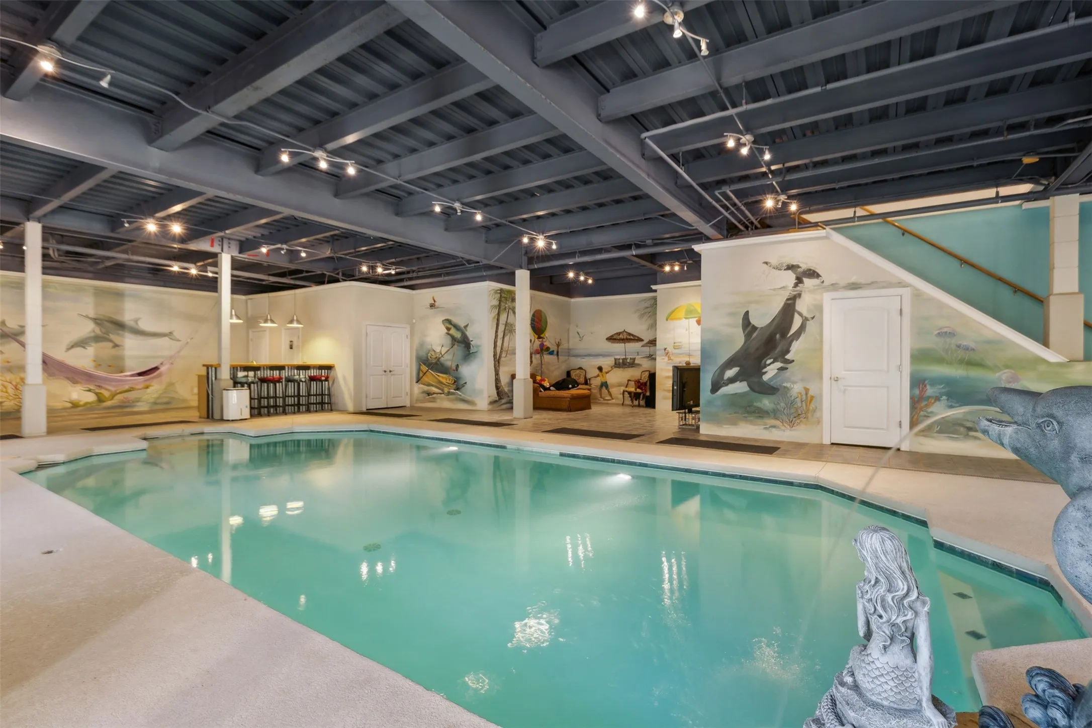 Single Family Residence For Sale in Tarrant County , 2109 Cooks Lane, Fort Worth, Texas 76120, 3 Bedroom, 3 Bathroom, 2 Garage spaces, 5,558 Sqft, built in 2005, Preowned, mls#21197944, Real Estate Agent in Fort Worth, Homes For Sale in Tarrant county, Homes For Sale in Fort Worth, Realtor in Fort Worth Texas, Real Estate Brokerage Independent Realty Texas, Luminita Cordes Realtor