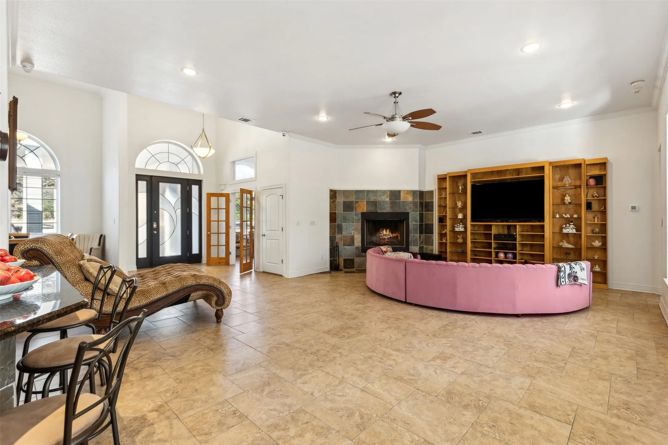 Single Family Residence For Sale in Tarrant County , 2109 Cooks Lane, Fort Worth, Texas 76120, 3 Bedroom, 3 Bathroom, 2 Garage spaces, 5,558 Sqft, built in 2005, Preowned, mls#21197944, Real Estate Agent in Fort Worth, Homes For Sale in Tarrant county, Homes For Sale in Fort Worth, Realtor in Fort Worth Texas, Real Estate Brokerage Independent Realty Texas, Luminita Cordes Realtor