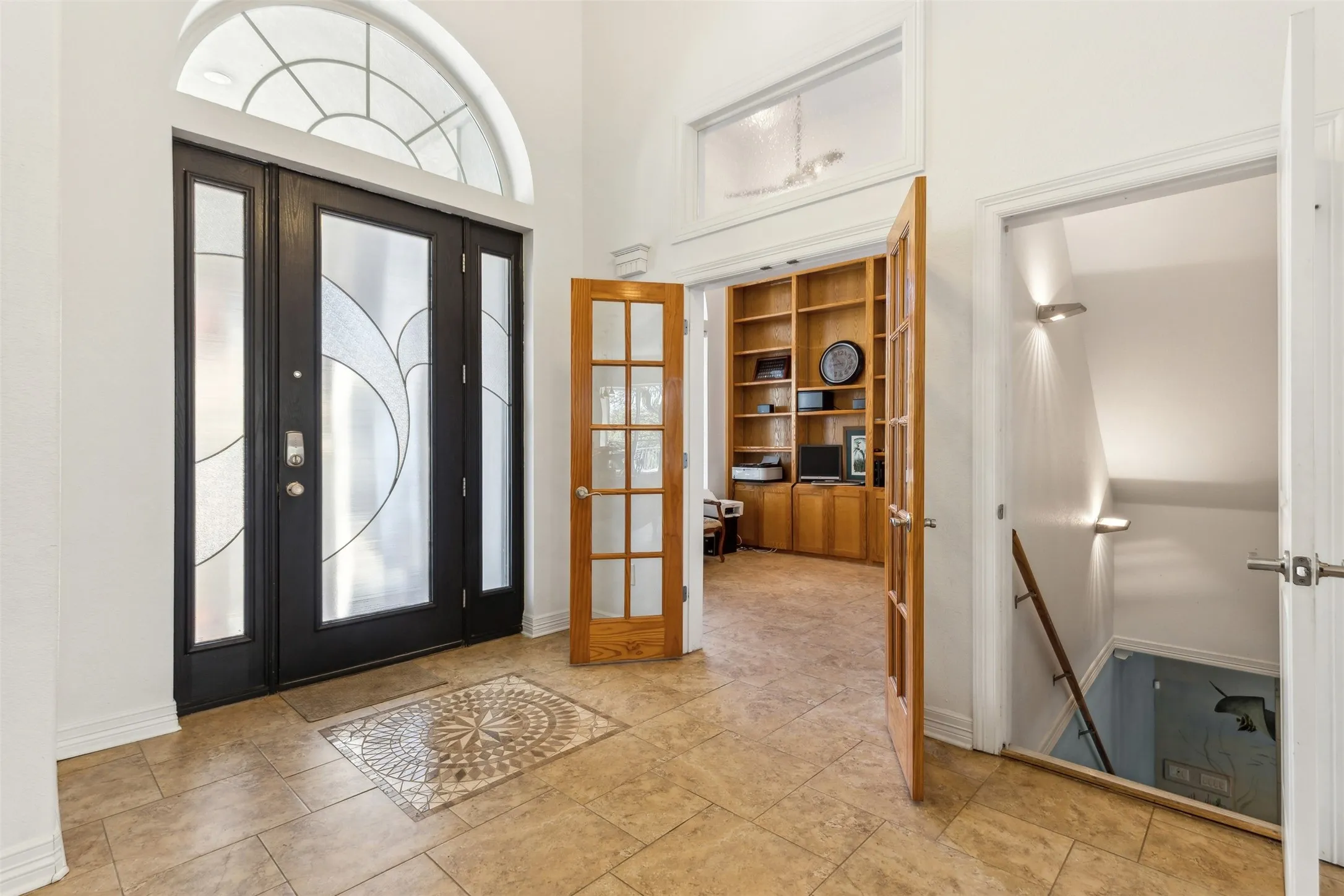 Single Family Residence For Sale in Tarrant County , 2109 Cooks Lane, Fort Worth, Texas 76120, 3 Bedroom, 3 Bathroom, 2 Garage spaces, 5,558 Sqft, built in 2005, Preowned, mls#21197944, Real Estate Agent in Fort Worth, Homes For Sale in Tarrant county, Homes For Sale in Fort Worth, Realtor in Fort Worth Texas, Real Estate Brokerage Independent Realty Texas, Luminita Cordes Realtor