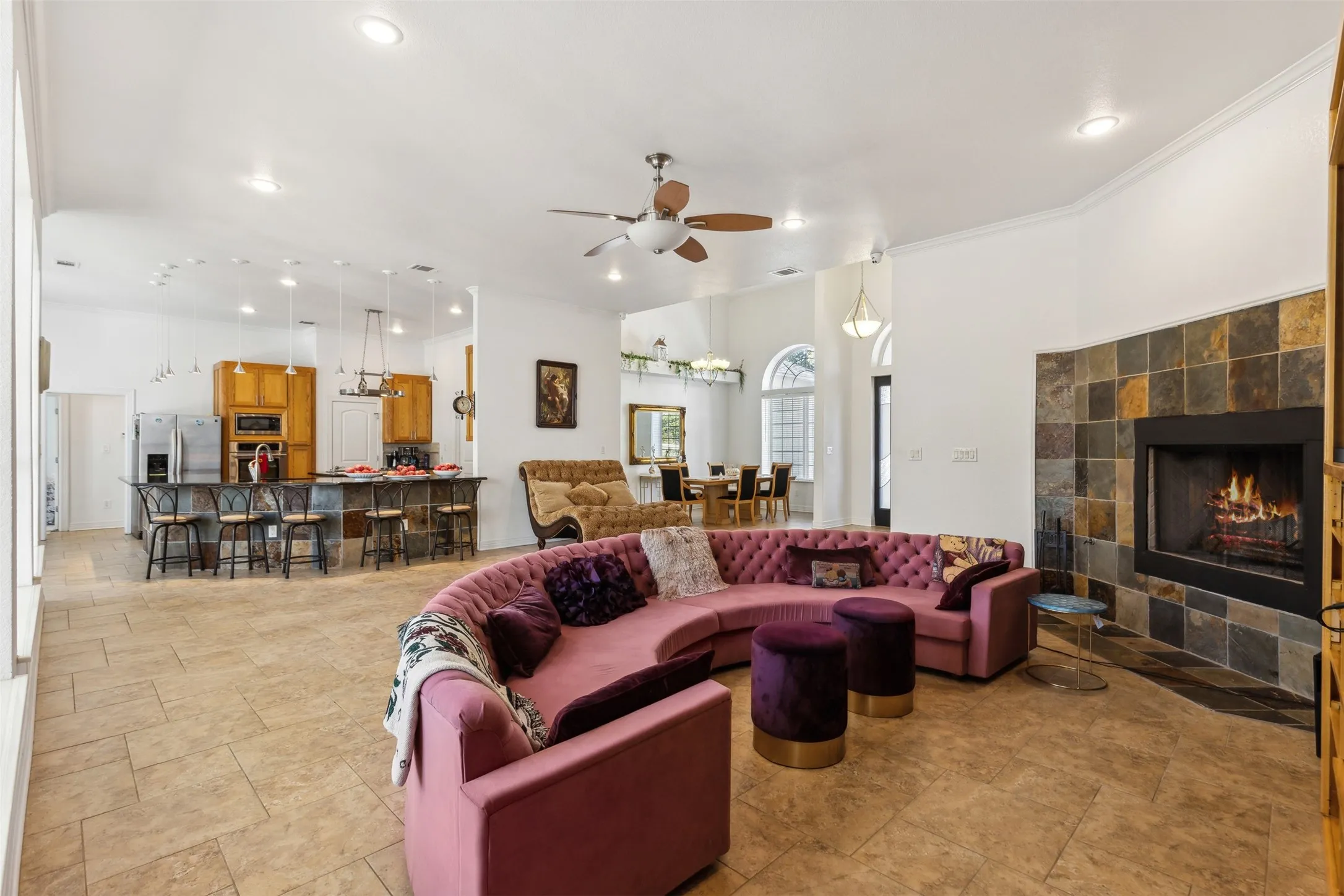Single Family Residence For Sale in Tarrant County , 2109 Cooks Lane, Fort Worth, Texas 76120, 3 Bedroom, 3 Bathroom, 2 Garage spaces, 5,558 Sqft, built in 2005, Preowned, mls#21197944, Real Estate Agent in Fort Worth, Homes For Sale in Tarrant county, Homes For Sale in Fort Worth, Realtor in Fort Worth Texas, Real Estate Brokerage Independent Realty Texas, Luminita Cordes Realtor