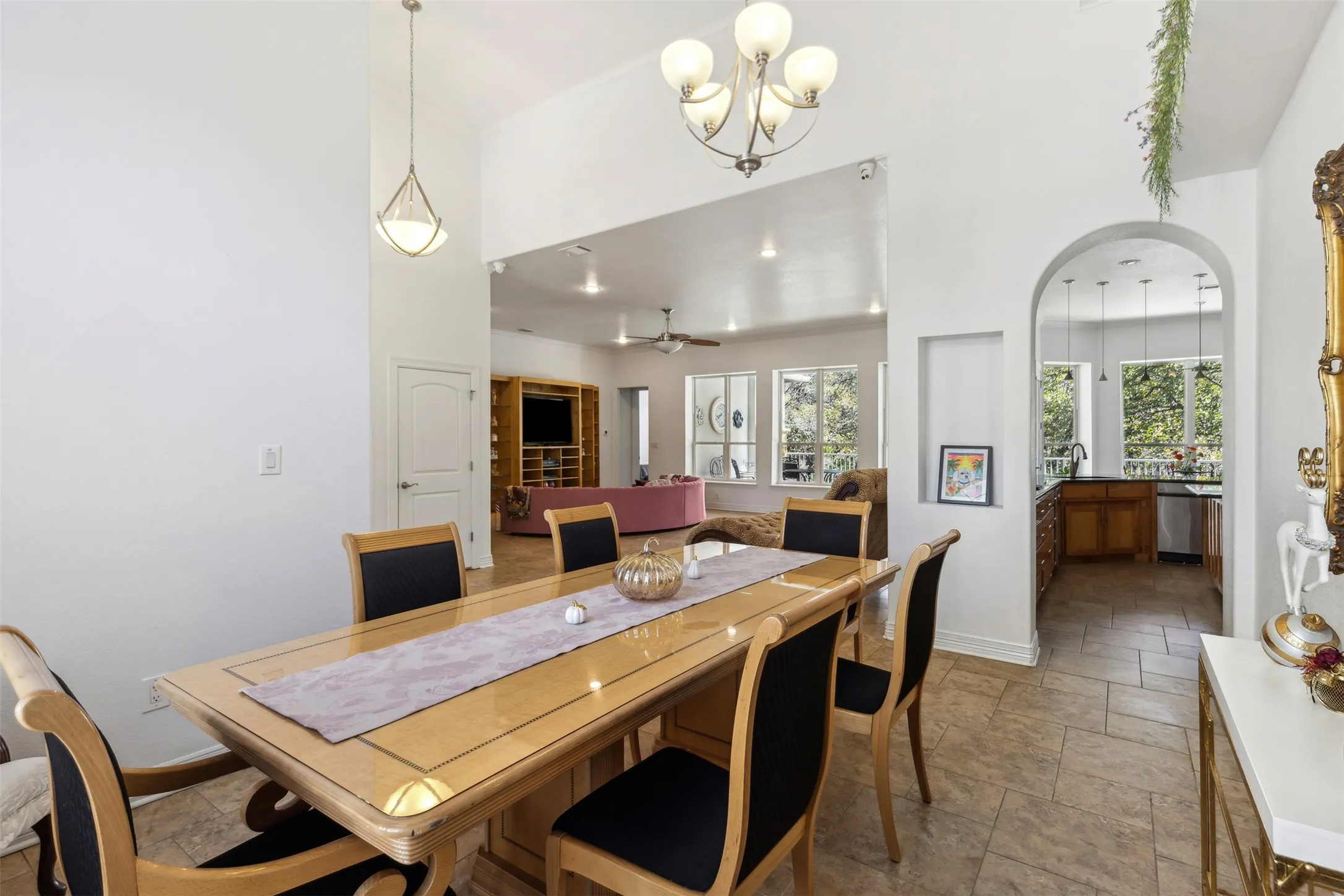 Single Family Residence For Sale in Tarrant County , 2109 Cooks Lane, Fort Worth, Texas 76120, 3 Bedroom, 3 Bathroom, 2 Garage spaces, 5,558 Sqft, built in 2005, Preowned, mls#21197944, Real Estate Agent in Fort Worth, Homes For Sale in Tarrant county, Homes For Sale in Fort Worth, Realtor in Fort Worth Texas, Real Estate Brokerage Independent Realty Texas, Luminita Cordes Realtor