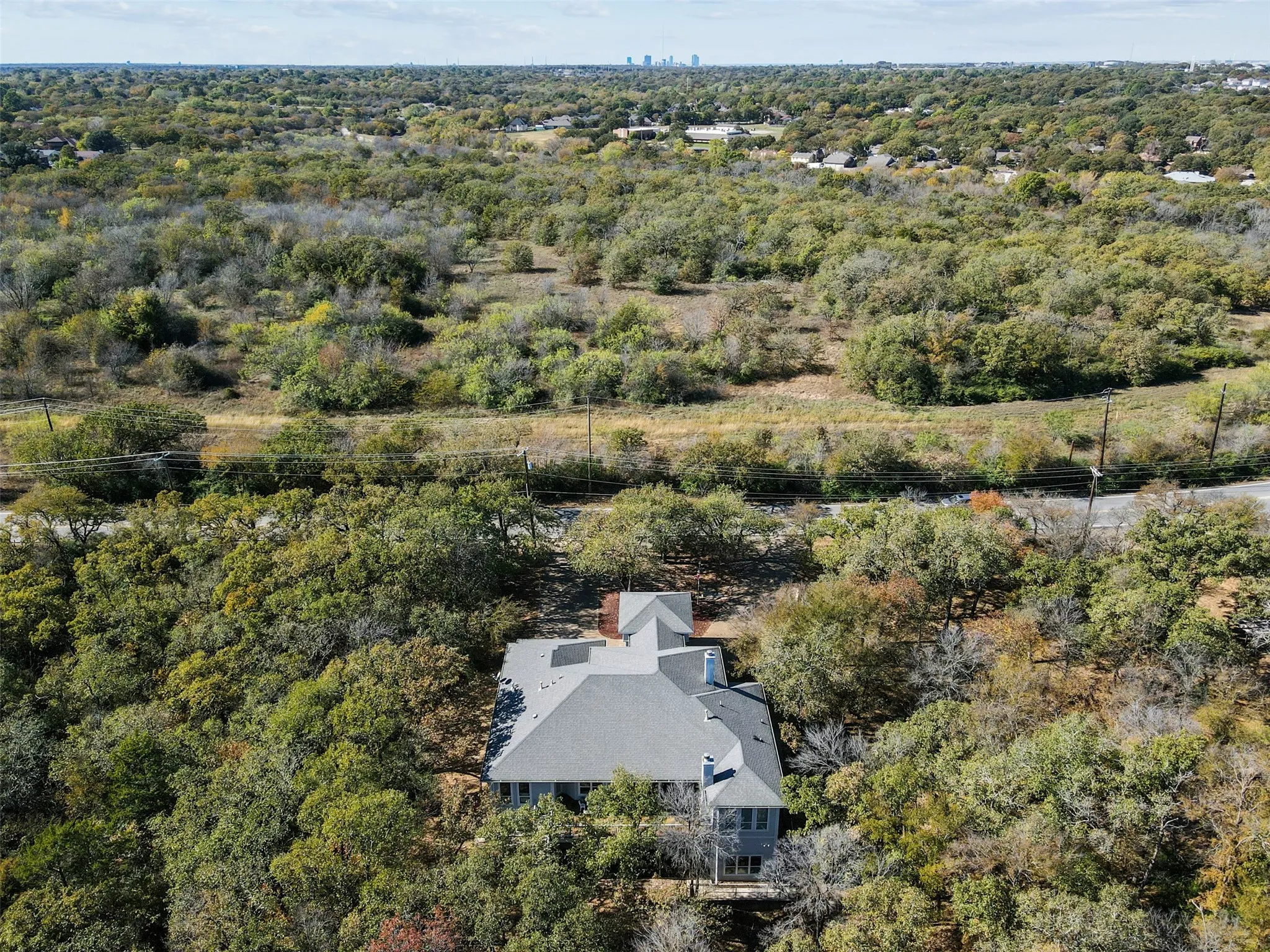 Single Family Residence For Sale in Tarrant County , 2109 Cooks Lane, Fort Worth, Texas 76120, 3 Bedroom, 3 Bathroom, 2 Garage spaces, 5,558 Sqft, built in 2005, Preowned, mls#21197944, Real Estate Agent in Fort Worth, Homes For Sale in Tarrant county, Homes For Sale in Fort Worth, Realtor in Fort Worth Texas, Real Estate Brokerage Independent Realty Texas, Luminita Cordes Realtor