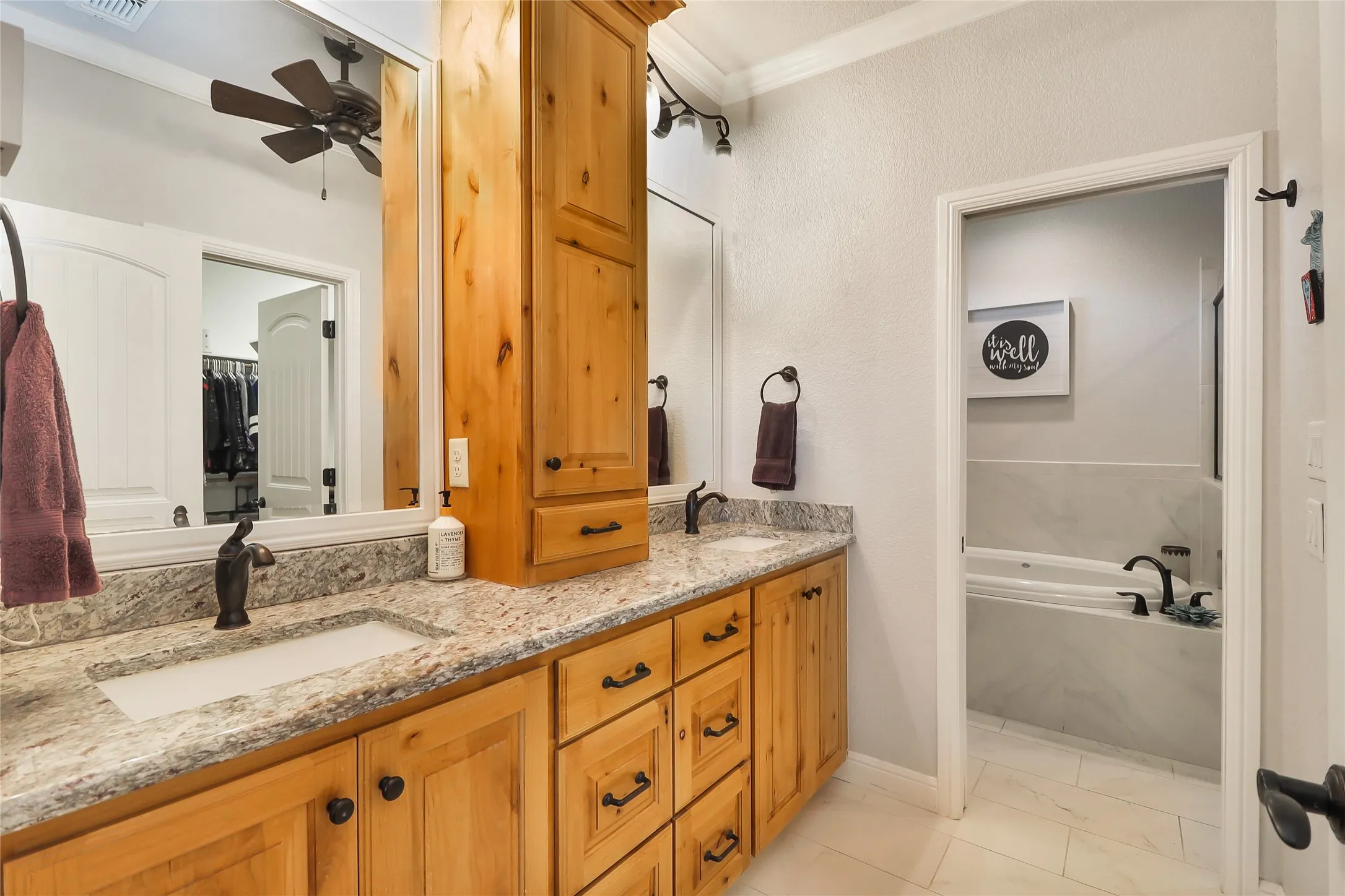 Single Family Residence For Sale in Hood County , 8701 Oakland Court, Granbury, Texas 76049, 3 Bedrooms, 2 Bathrooms, 3 Garage spaces, 2,121 Sqft, built in 2020, Price $484,999, mls#21198220, Real Estate Agent in Granbury, Homes For Sale in Hood county, Homes For Sale in Granbury, Realtor in Granbury Texas, Real Estate Brokerage Independent Realty Texas, Luminita Cordes Realtor