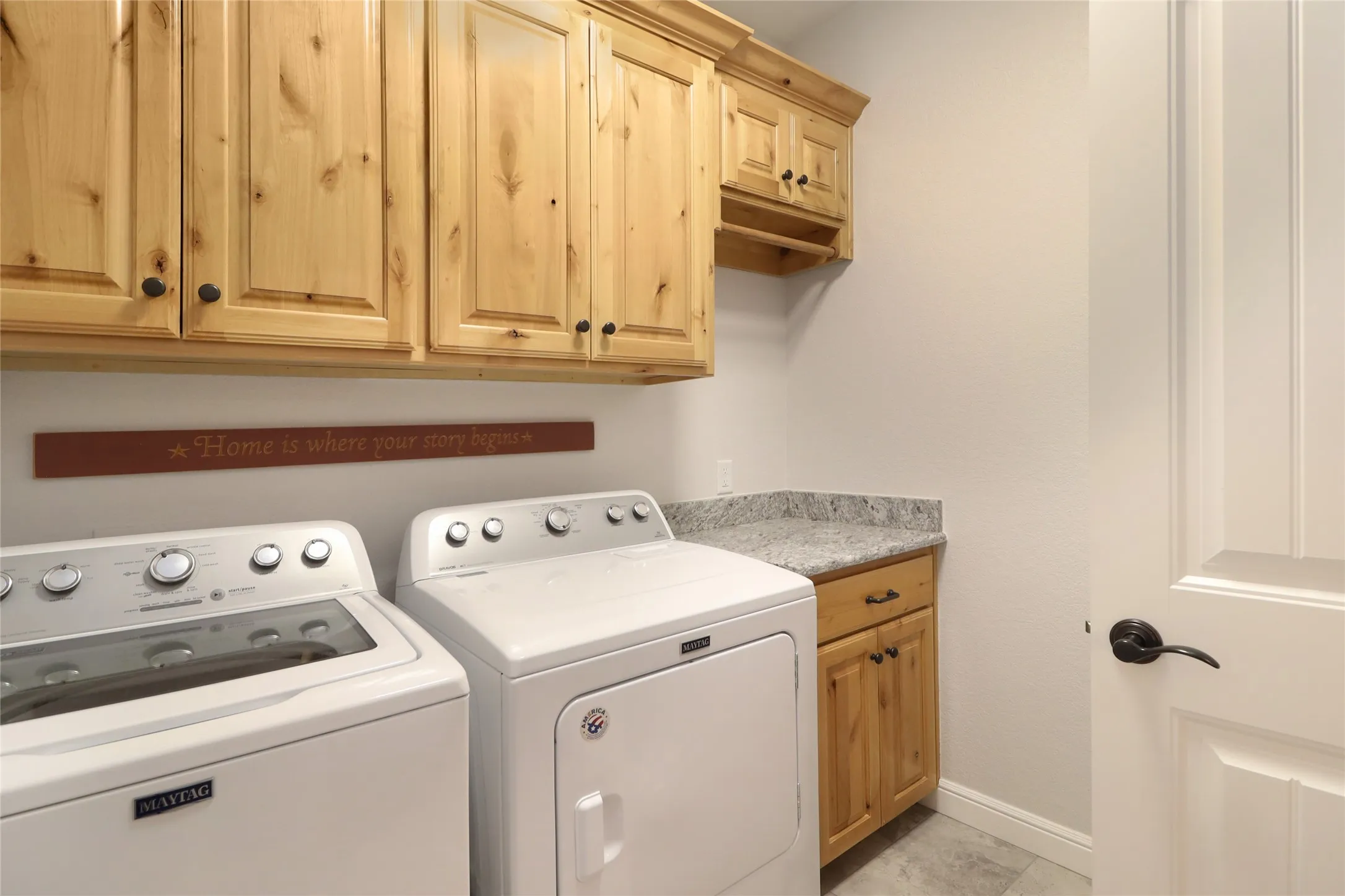 Single Family Residence For Sale in Hood County , 8701 Oakland Court, Granbury, Texas 76049, 3 Bedrooms, 2 Bathrooms, 3 Garage spaces, 2,121 Sqft, built in 2020, Price $484,999, mls#21198220, Real Estate Agent in Granbury, Homes For Sale in Hood county, Homes For Sale in Granbury, Realtor in Granbury Texas, Real Estate Brokerage Independent Realty Texas, Luminita Cordes Realtor