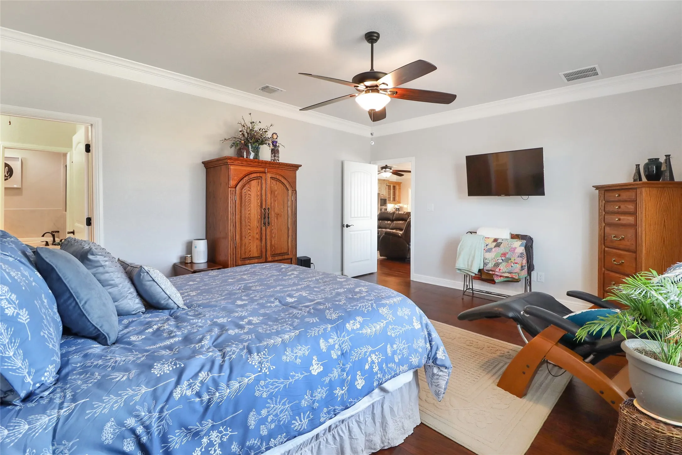 Single Family Residence For Sale in Hood County , 8701 Oakland Court, Granbury, Texas 76049, 3 Bedrooms, 2 Bathrooms, 3 Garage spaces, 2,121 Sqft, built in 2020, Price $484,999, mls#21198220, Real Estate Agent in Granbury, Homes For Sale in Hood county, Homes For Sale in Granbury, Realtor in Granbury Texas, Real Estate Brokerage Independent Realty Texas, Luminita Cordes Realtor