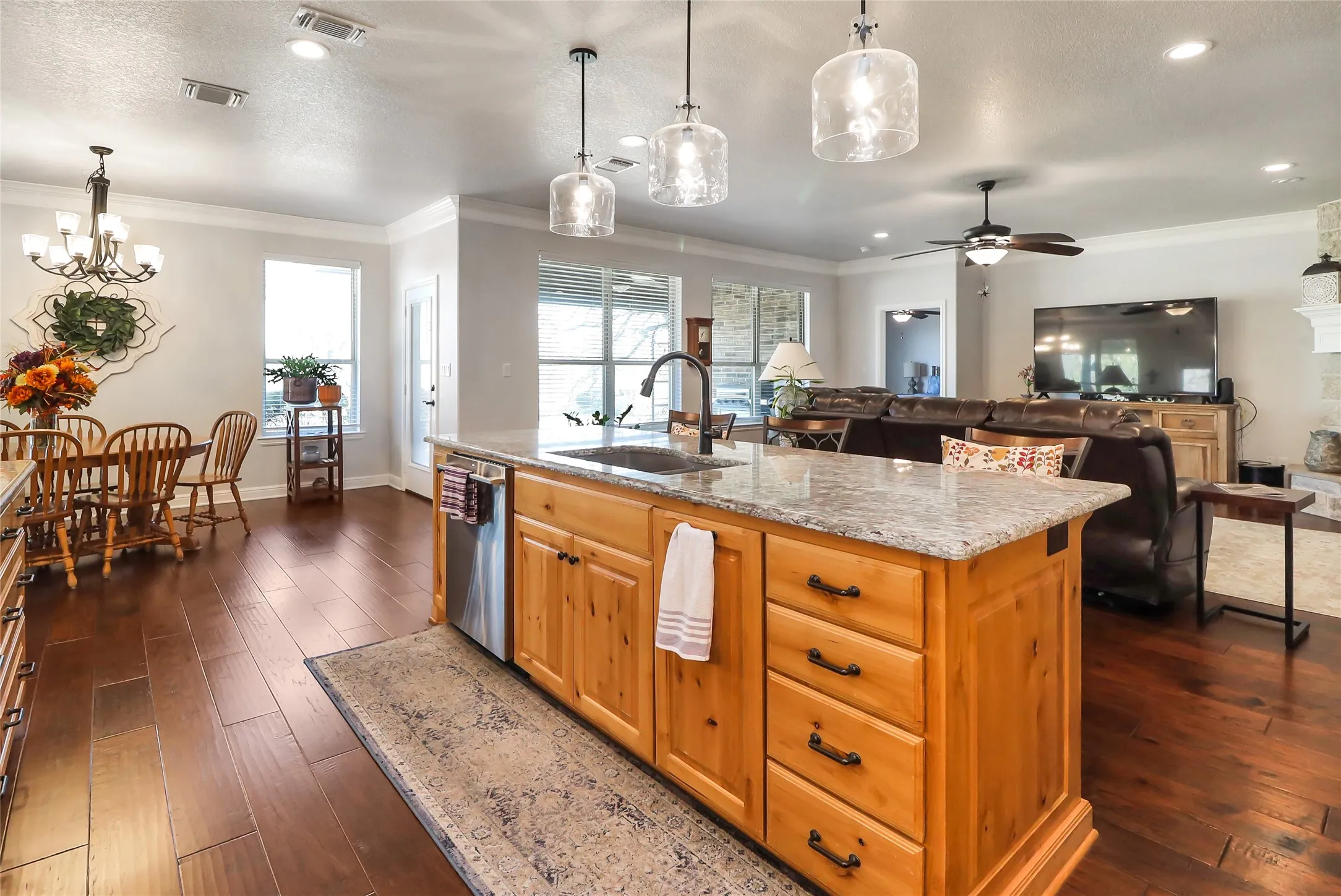 Single Family Residence For Sale in Hood County , 8701 Oakland Court, Granbury, Texas 76049, 3 Bedrooms, 2 Bathrooms, 3 Garage spaces, 2,121 Sqft, built in 2020, Price $484,999, mls#21198220, Real Estate Agent in Granbury, Homes For Sale in Hood county, Homes For Sale in Granbury, Realtor in Granbury Texas, Real Estate Brokerage Independent Realty Texas, Luminita Cordes Realtor