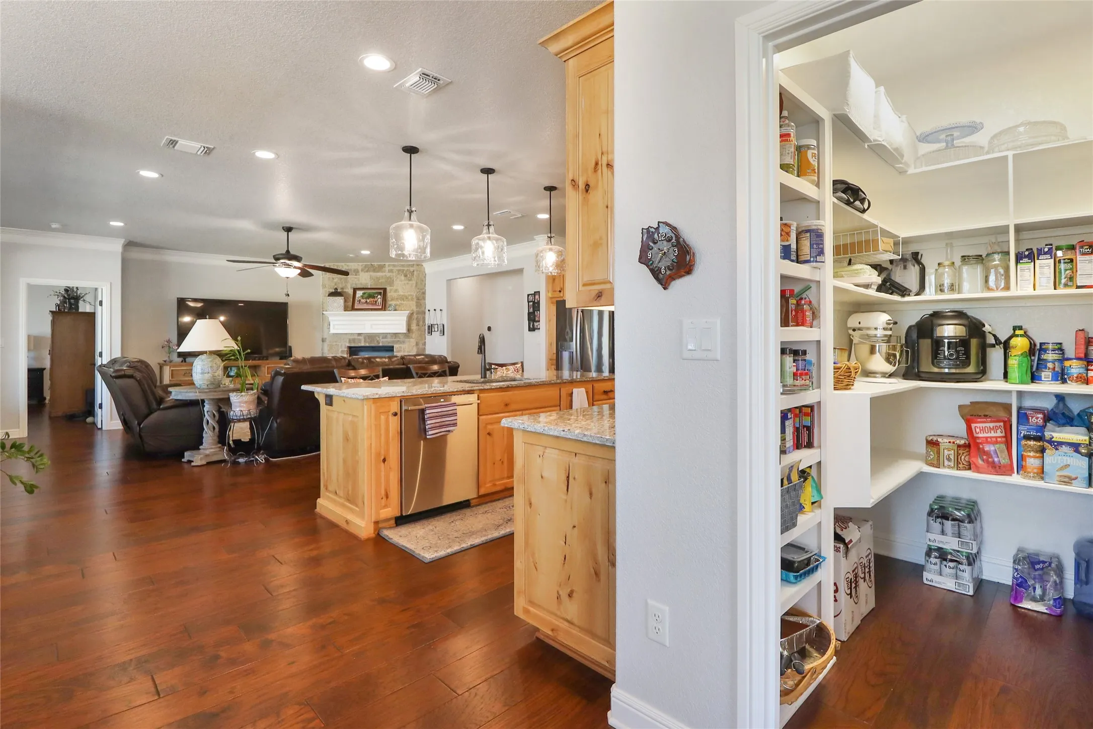 Single Family Residence For Sale in Hood County , 8701 Oakland Court, Granbury, Texas 76049, 3 Bedrooms, 2 Bathrooms, 3 Garage spaces, 2,121 Sqft, built in 2020, Price $484,999, mls#21198220, Real Estate Agent in Granbury, Homes For Sale in Hood county, Homes For Sale in Granbury, Realtor in Granbury Texas, Real Estate Brokerage Independent Realty Texas, Luminita Cordes Realtor