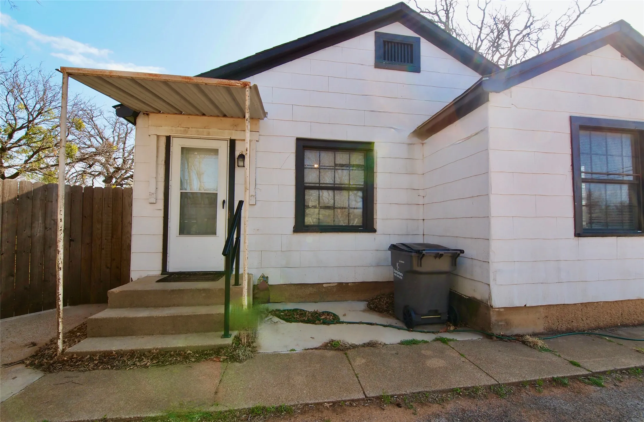 Single Family Residence For Sale in Young County , 1327 Old Jacksboro Road, Graham, Texas 76450, 2 Bedroom, 1 Bathroom, Garage spaces, 852 Sqft, built in 1945, mls#21198235, Real Estate Agent in Graham, Homes For Sale in Young county, Homes For Sale in Graham, Realtor in Graham Texas, Real Estate Brokerage Independent Realty Texas, Luminita Cordes Realtor