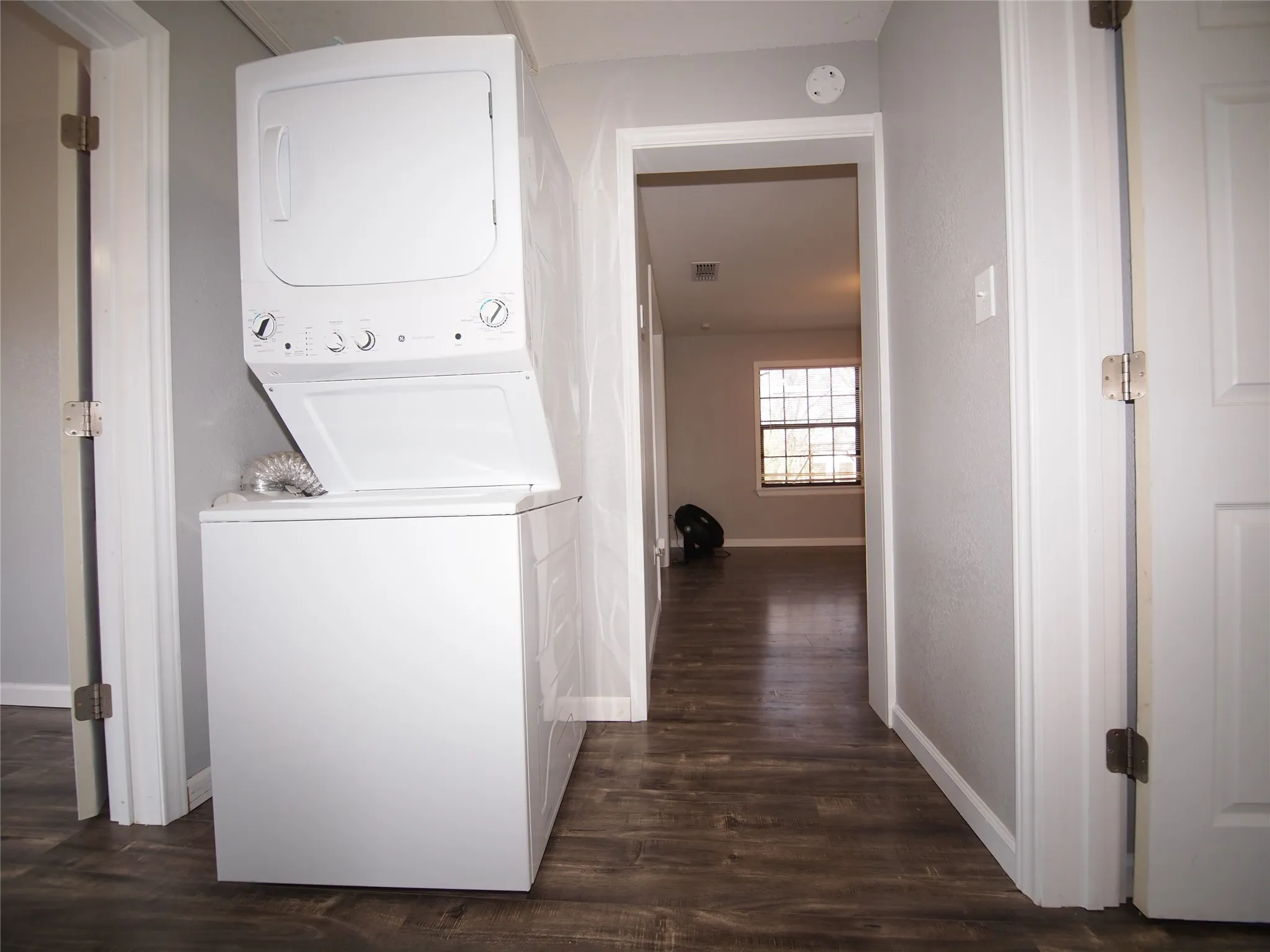 Single Family Residence For Sale in Young County , 1327 Old Jacksboro Road, Graham, Texas 76450, 2 Bedroom, 1 Bathroom, Garage spaces, 852 Sqft, built in 1945, mls#21198235, Real Estate Agent in Graham, Homes For Sale in Young county, Homes For Sale in Graham, Realtor in Graham Texas, Real Estate Brokerage Independent Realty Texas, Luminita Cordes Realtor