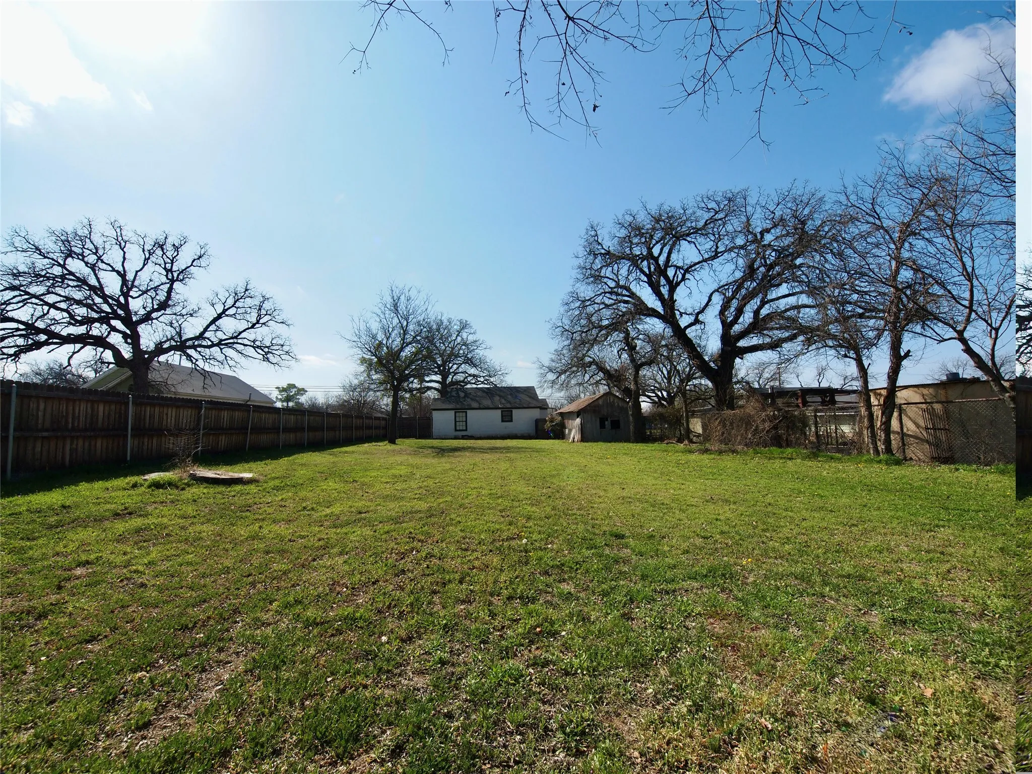 Single Family Residence For Sale in Young County , 1327 Old Jacksboro Road, Graham, Texas 76450, 2 Bedroom, 1 Bathroom, Garage spaces, 852 Sqft, built in 1945, mls#21198235, Real Estate Agent in Graham, Homes For Sale in Young county, Homes For Sale in Graham, Realtor in Graham Texas, Real Estate Brokerage Independent Realty Texas, Luminita Cordes Realtor