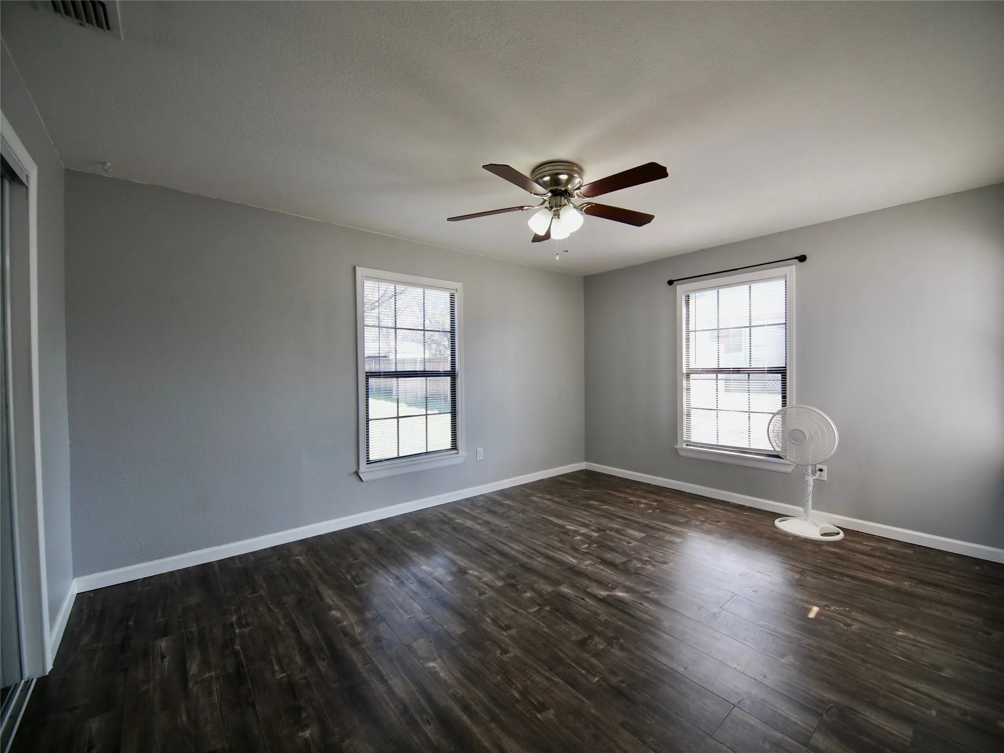Single Family Residence For Sale in Young County , 1327 Old Jacksboro Road, Graham, Texas 76450, 2 Bedroom, 1 Bathroom, Garage spaces, 852 Sqft, built in 1945, mls#21198235, Real Estate Agent in Graham, Homes For Sale in Young county, Homes For Sale in Graham, Realtor in Graham Texas, Real Estate Brokerage Independent Realty Texas, Luminita Cordes Realtor