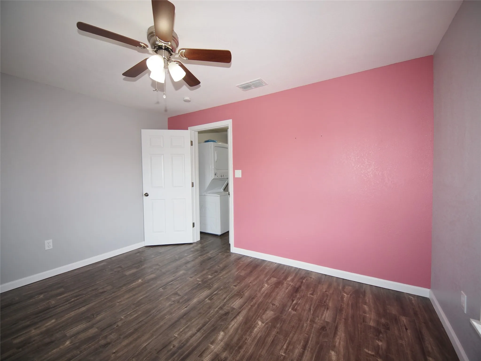 Single Family Residence For Sale in Young County , 1327 Old Jacksboro Road, Graham, Texas 76450, 2 Bedroom, 1 Bathroom, Garage spaces, 852 Sqft, built in 1945, mls#21198235, Real Estate Agent in Graham, Homes For Sale in Young county, Homes For Sale in Graham, Realtor in Graham Texas, Real Estate Brokerage Independent Realty Texas, Luminita Cordes Realtor