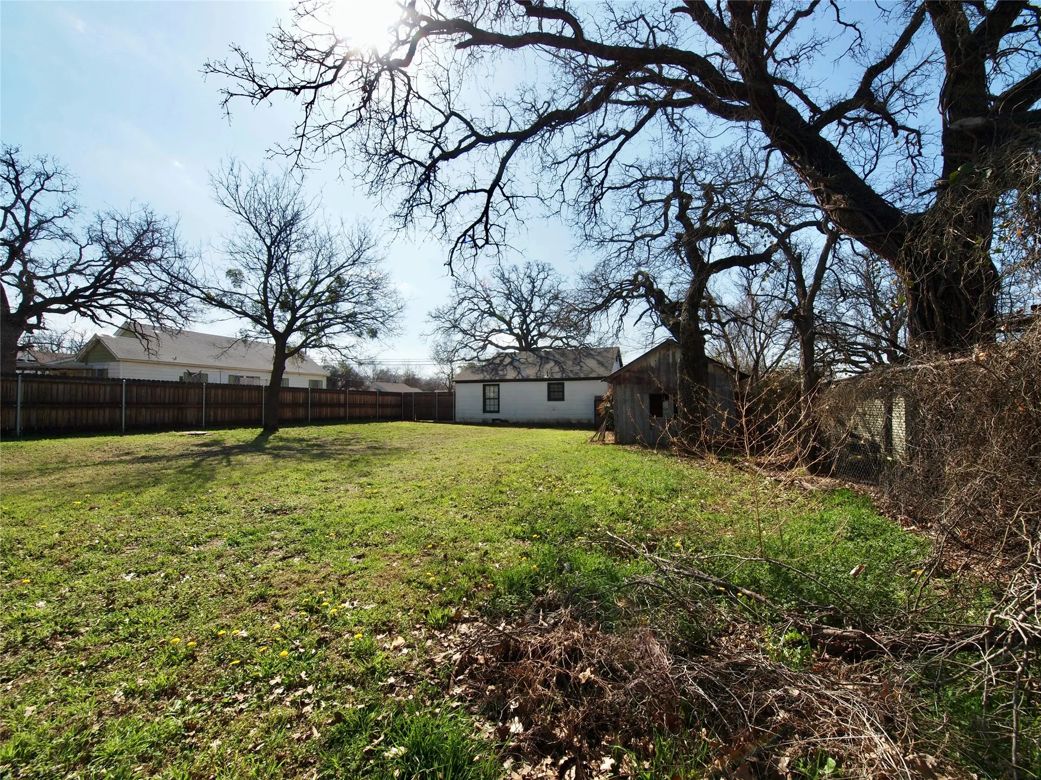 Single Family Residence For Sale in Young County , 1327 Old Jacksboro Road, Graham, Texas 76450, 2 Bedroom, 1 Bathroom, Garage spaces, 852 Sqft, built in 1945, mls#21198235, Real Estate Agent in Graham, Homes For Sale in Young county, Homes For Sale in Graham, Realtor in Graham Texas, Real Estate Brokerage Independent Realty Texas, Luminita Cordes Realtor