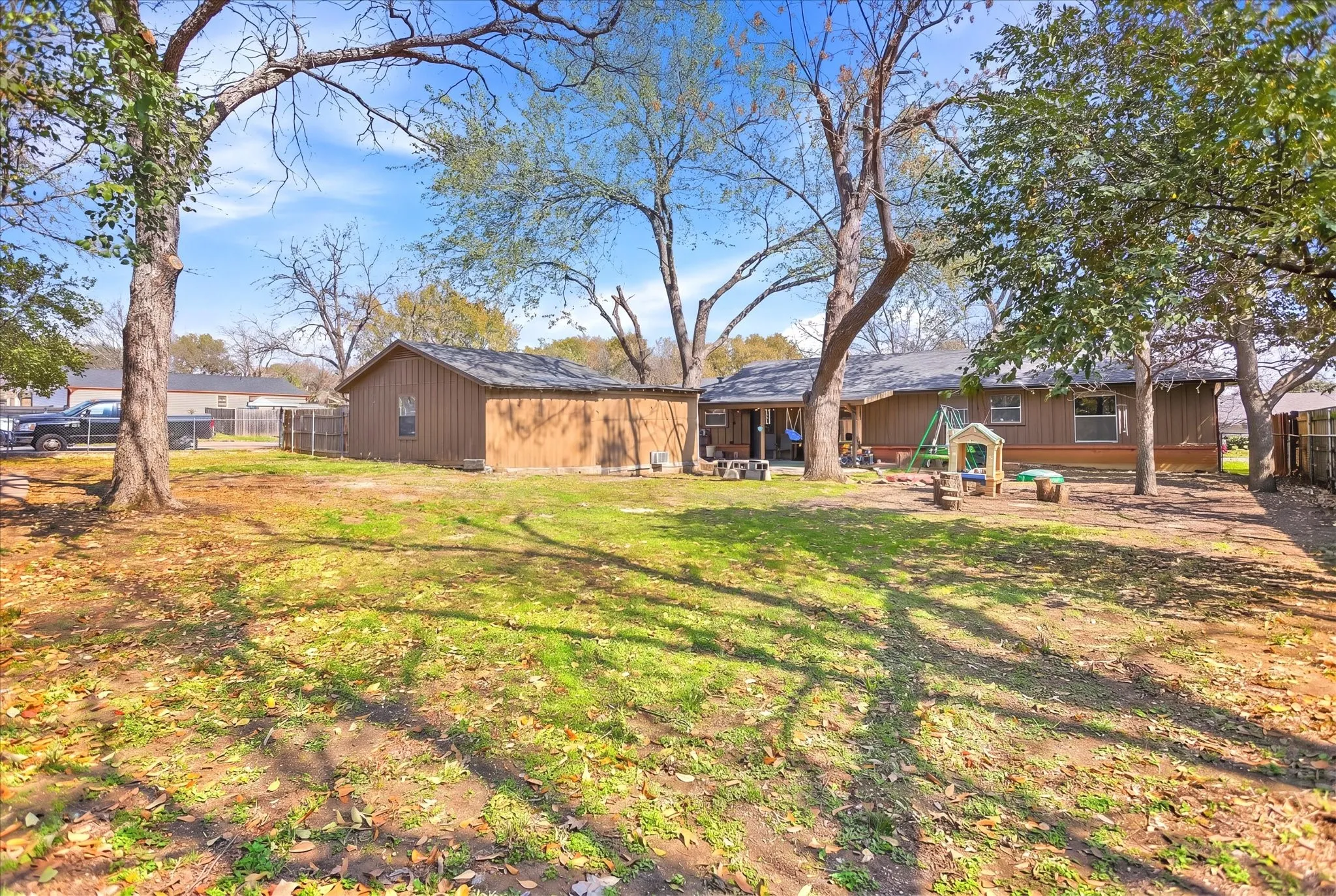 Single Family Residence For Sale in Tarrant County , 709 Hurstview Drive, Hurst, Texas 76053, 3 Bedroom, 2 Bathroom, Garage spaces, 1,840 Sqft, built in 1957, Preowned, mls#21197256, Real Estate Agent in Hurst, Homes For Sale in Tarrant county, Homes For Sale in Hurst, Realtor in Hurst Texas, Real Estate Brokerage Independent Realty Texas, Luminita Cordes Realtor